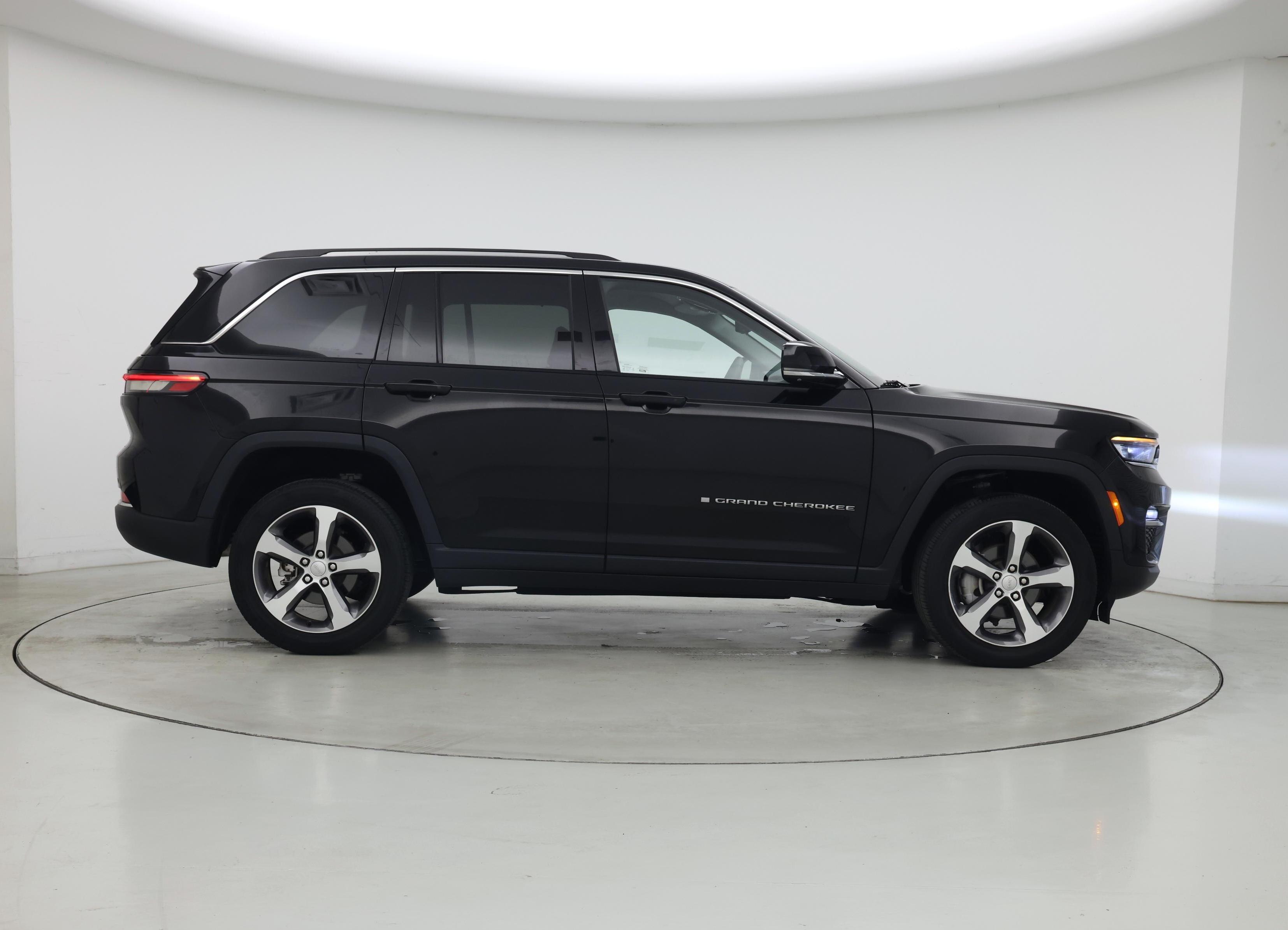 Thumbnail: 2023 Jeep Grand Cherokee - 7