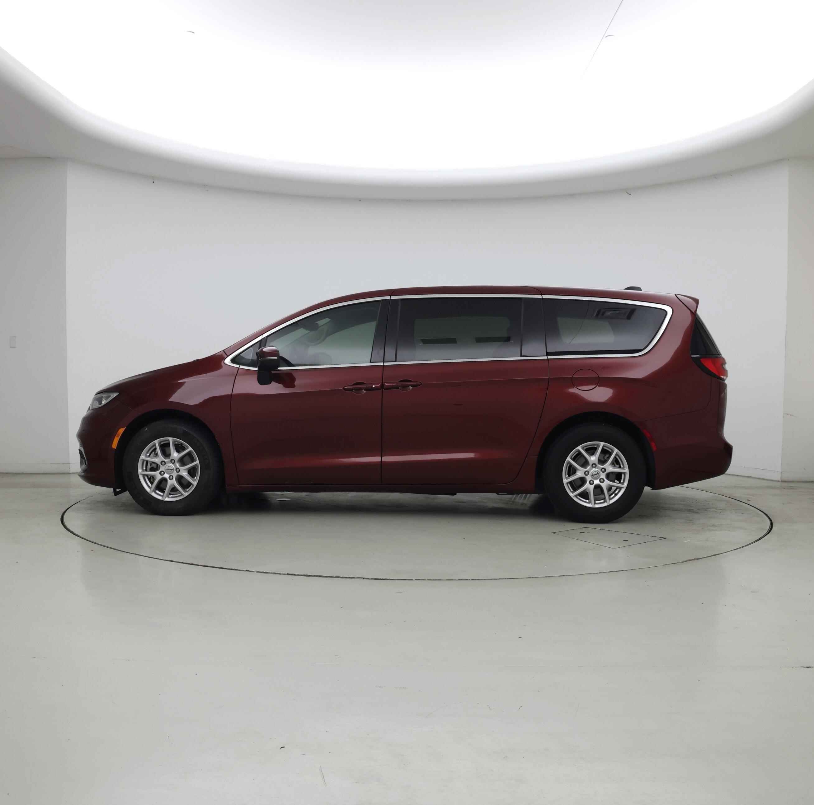 Thumbnail: 2023 Chrysler Pacifica - 3