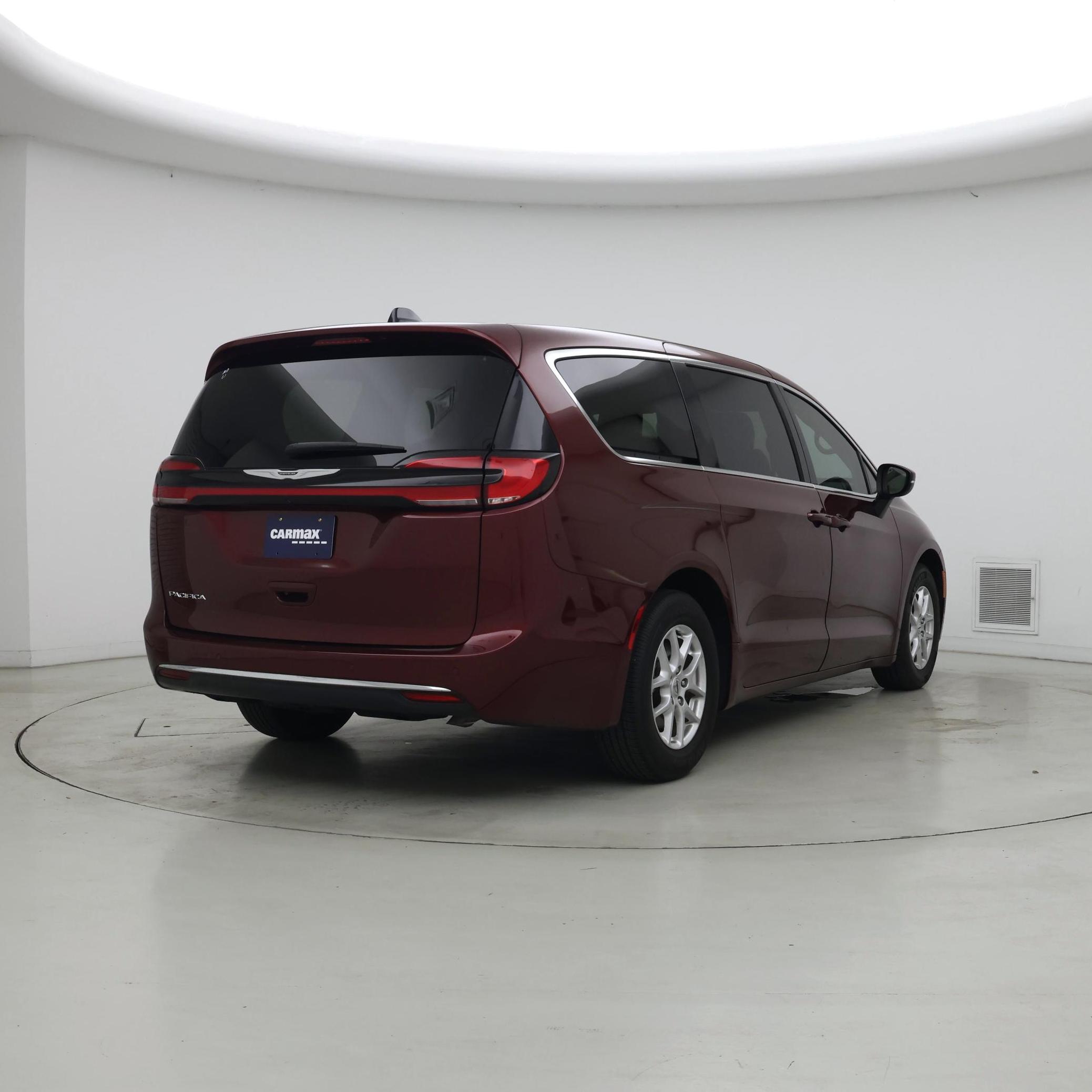 Thumbnail: 2023 Chrysler Pacifica - 8