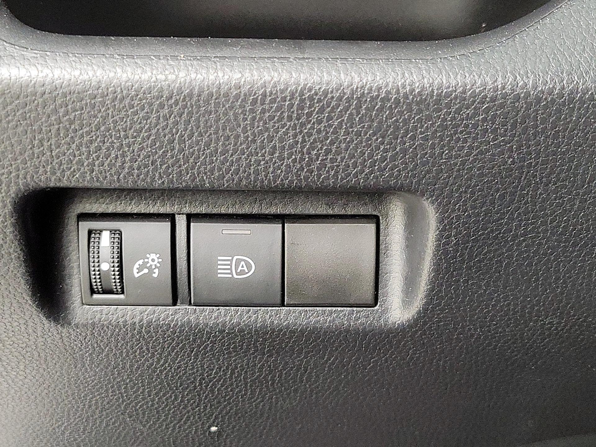 Thumbnail: 2020 Toyota RAV4 - 13