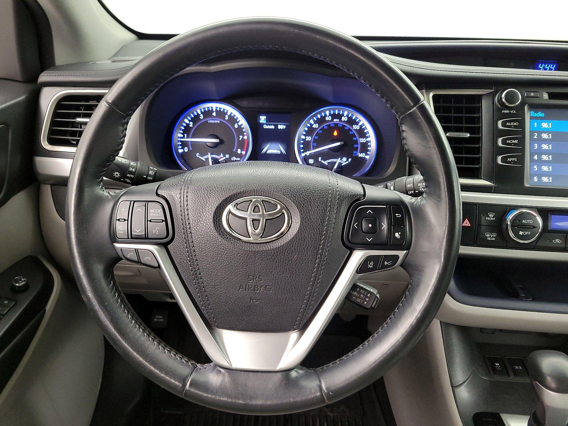 Thumbnail: 2017 Toyota Highlander - 10