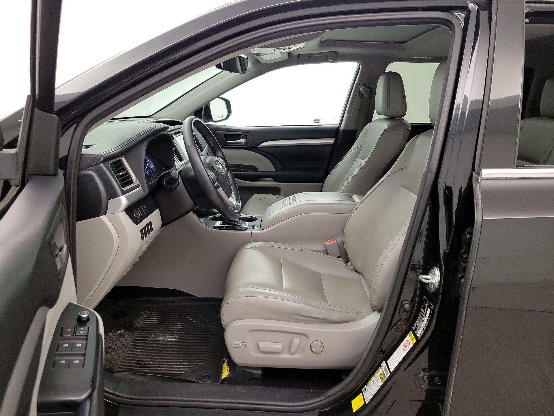 Thumbnail: 2017 Toyota Highlander - 11