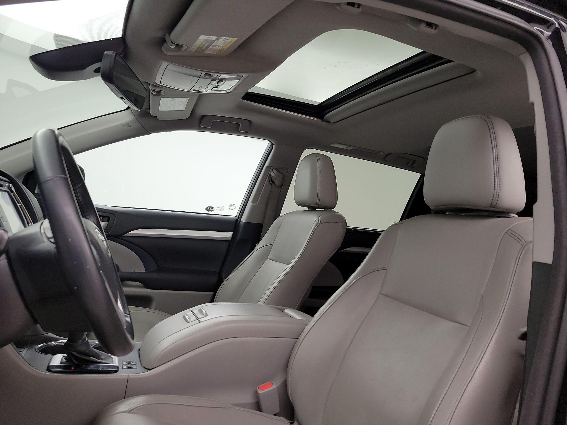 Thumbnail: 2017 Toyota Highlander - 19