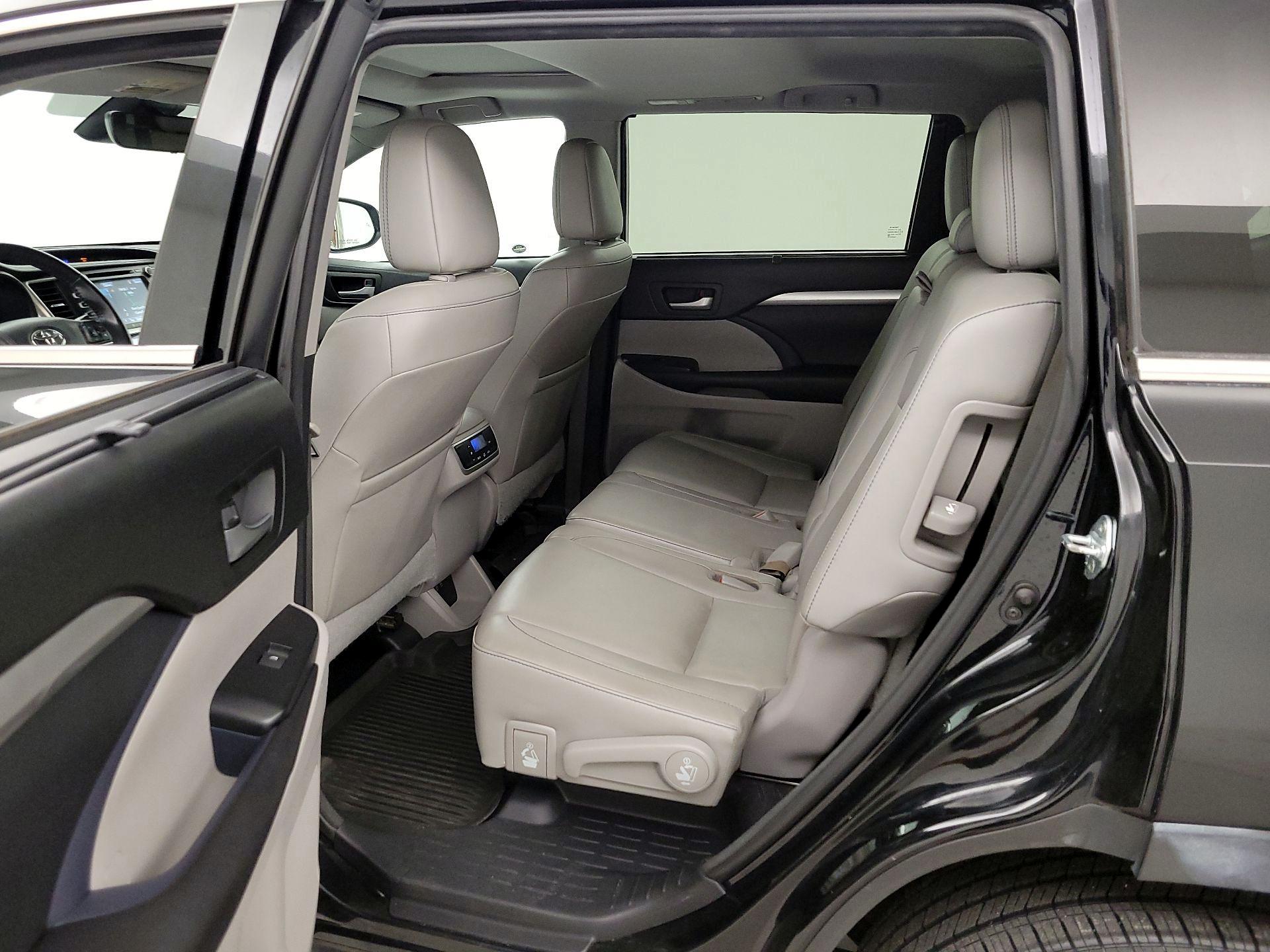 Thumbnail: 2017 Toyota Highlander - 20