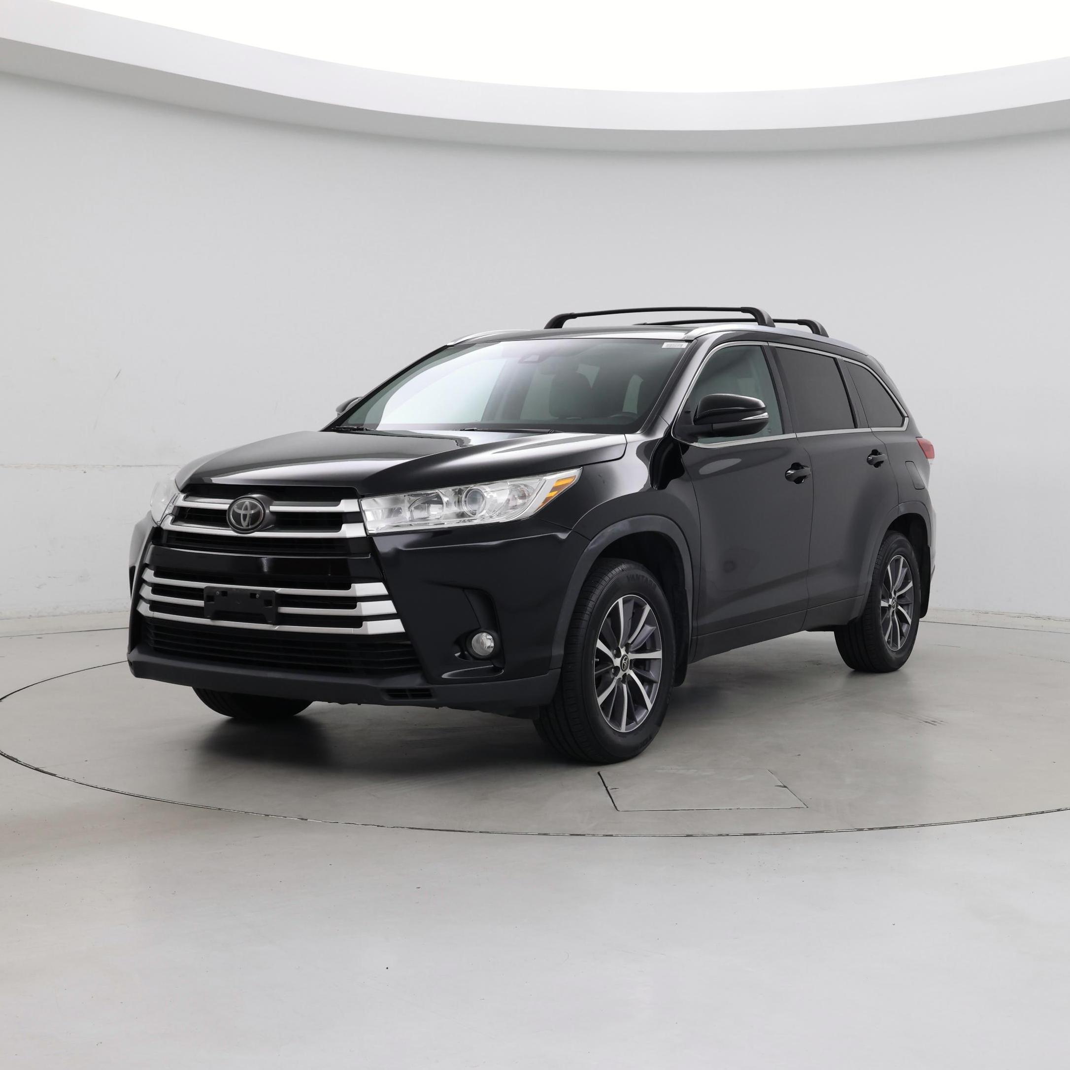 Thumbnail: 2017 Toyota Highlander - 4