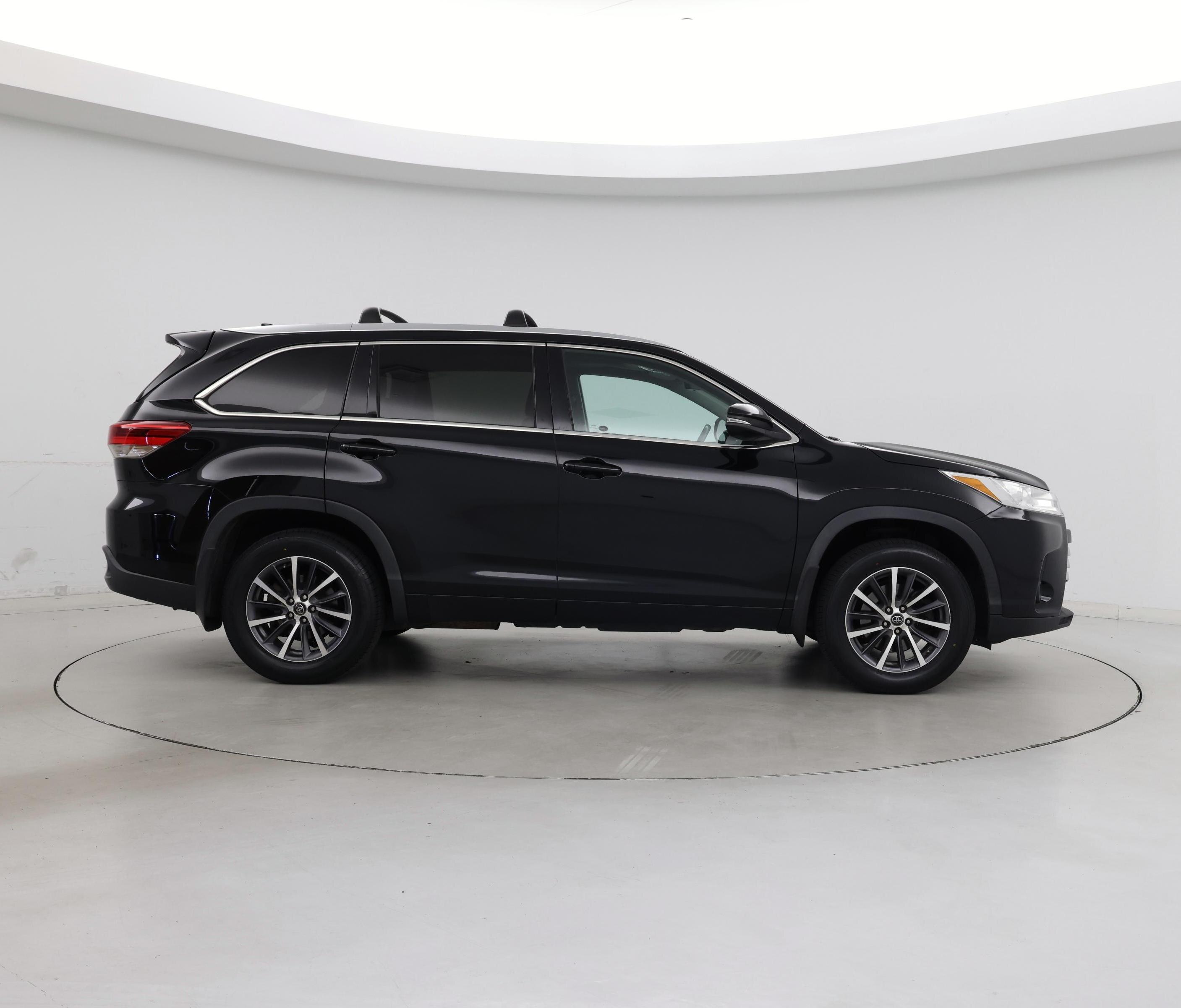 Thumbnail: 2017 Toyota Highlander - 7