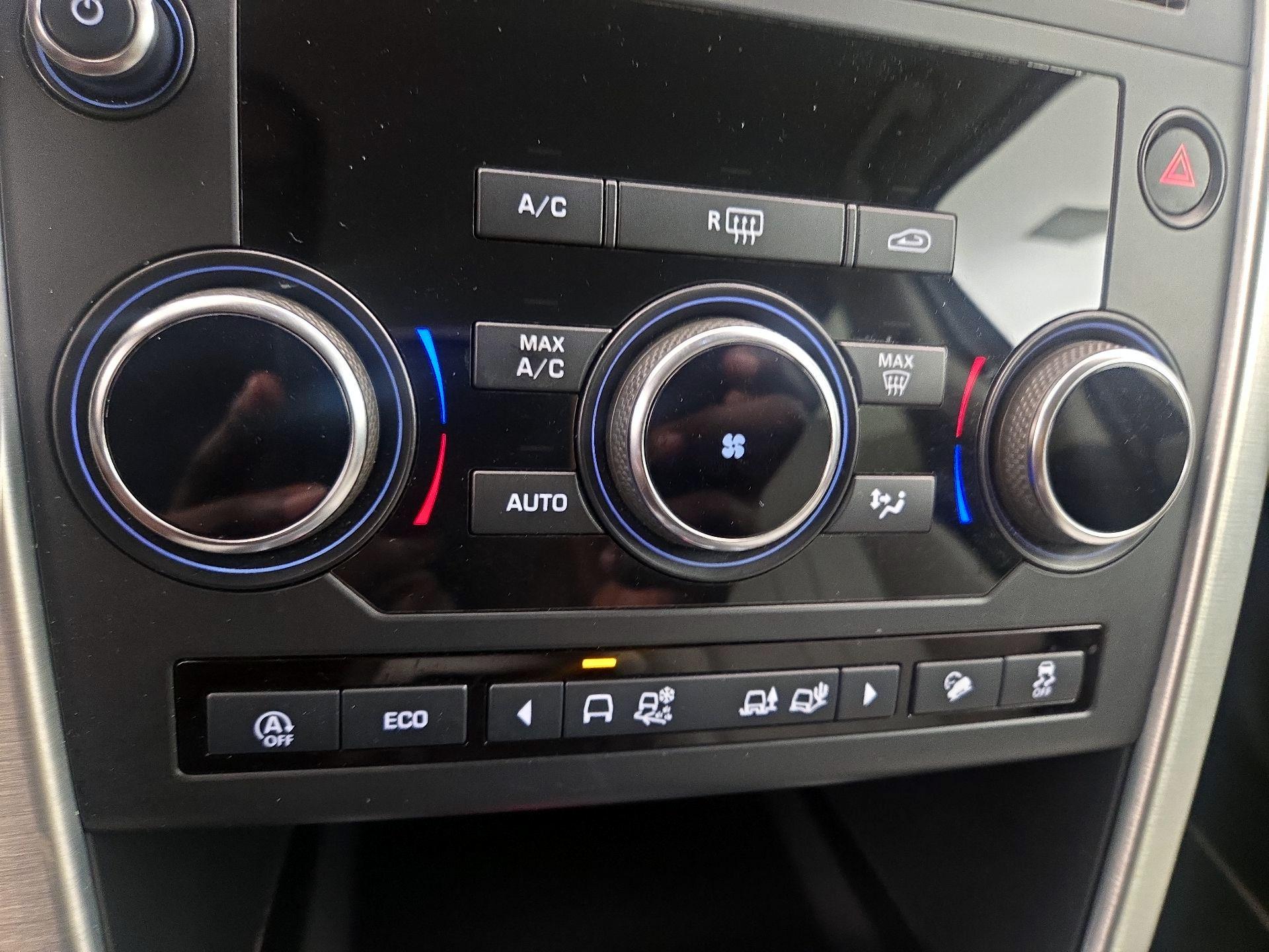 Thumbnail: 2019 Land Rover Discovery Sport - 16