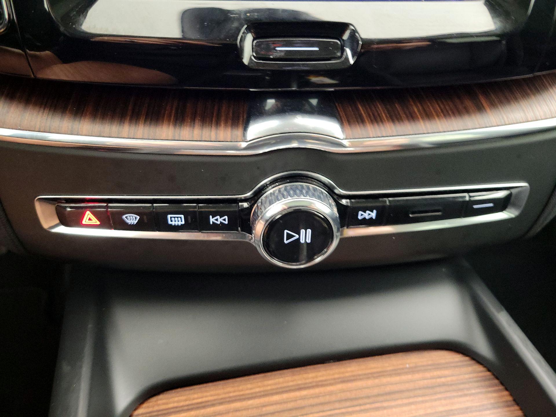 Thumbnail: 2023 Volvo XC60 - 17