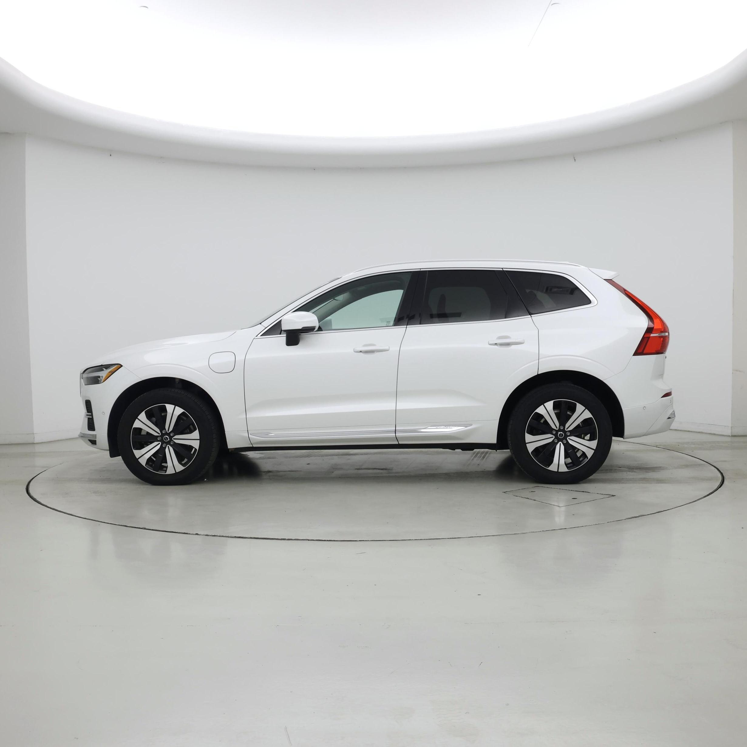 Thumbnail: 2023 Volvo XC60 - 3
