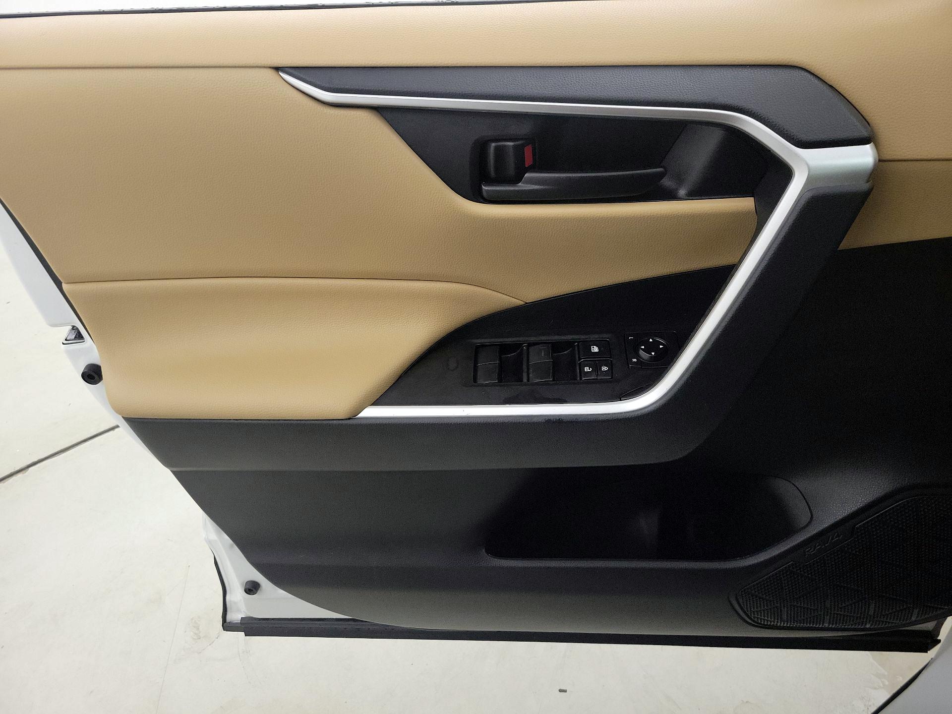 Thumbnail: 2021 Toyota RAV4 - 12