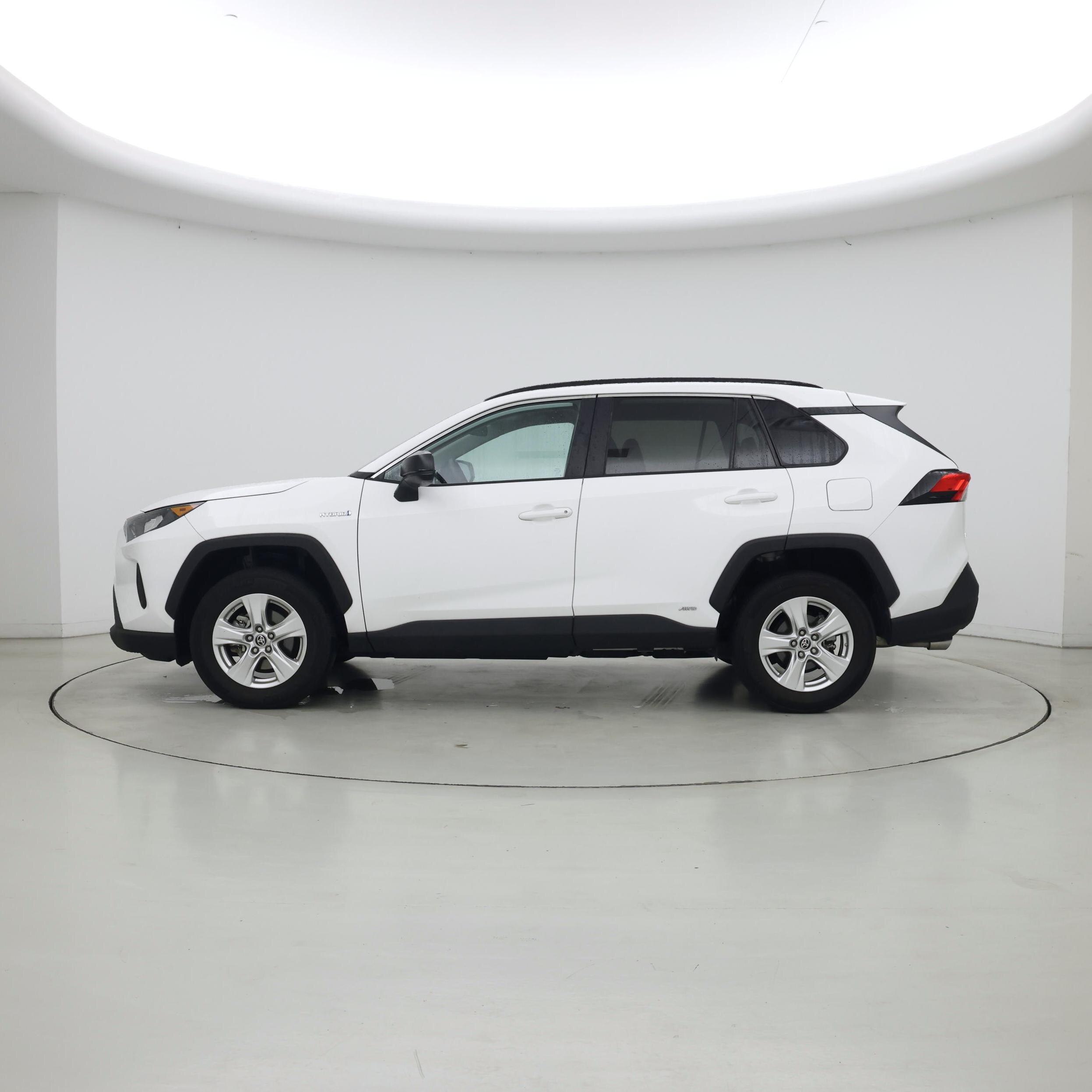 Thumbnail: 2021 Toyota RAV4 - 3