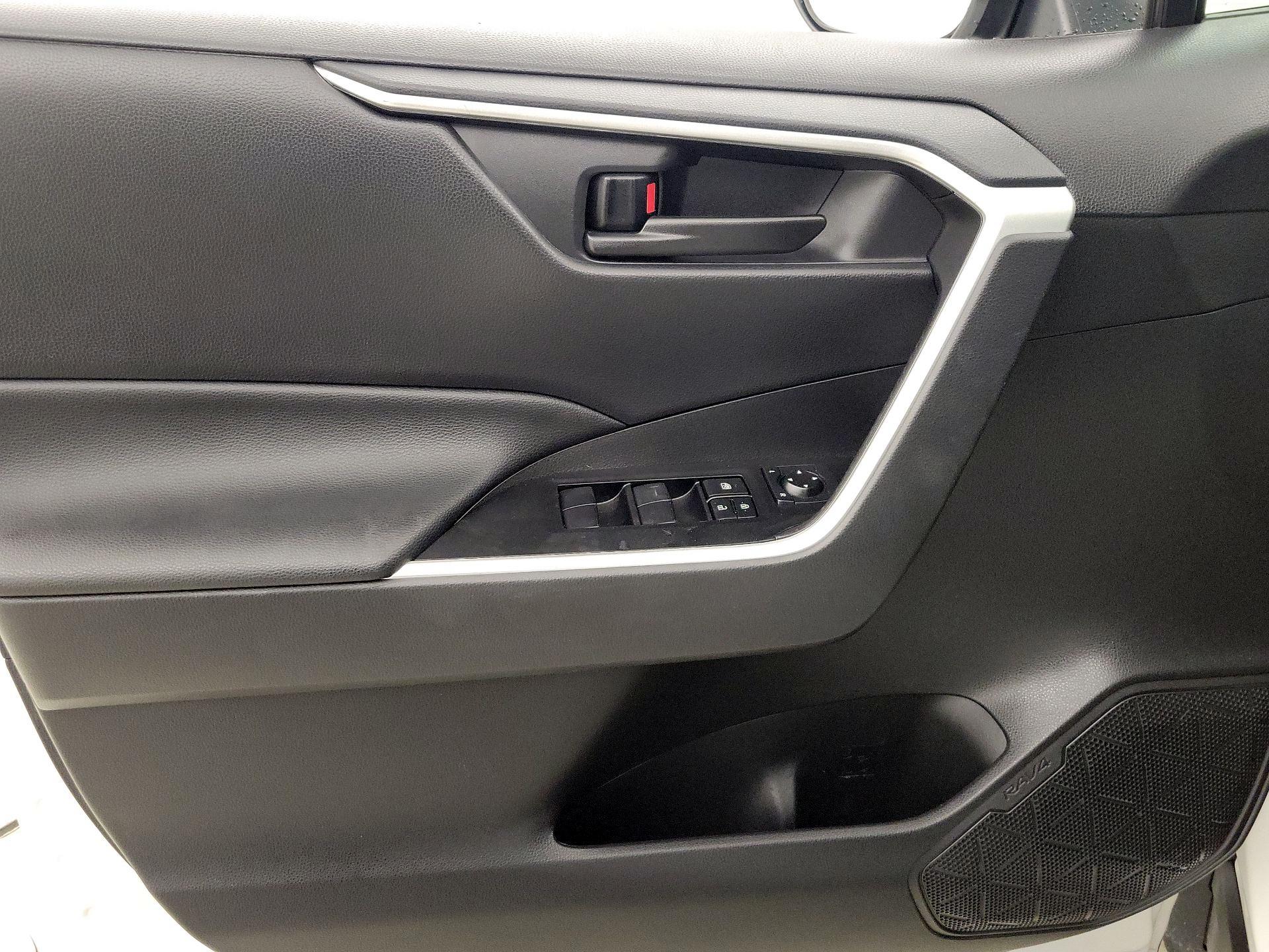Thumbnail: 2021 Toyota RAV4 - 12