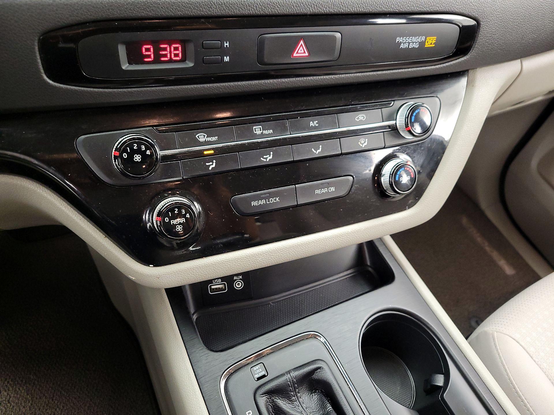 Thumbnail: 2016 Kia Sedona - 16