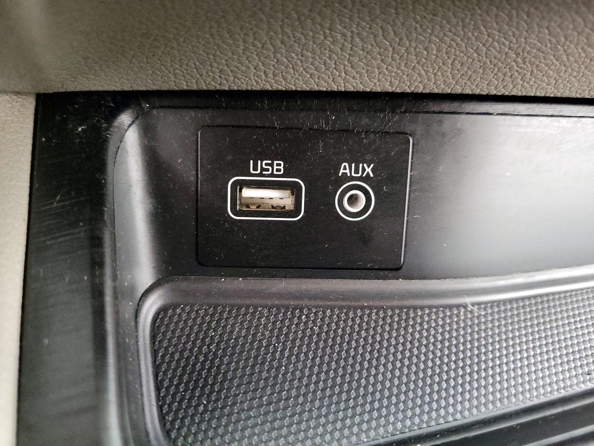 Thumbnail: 2016 Kia Sedona - 18