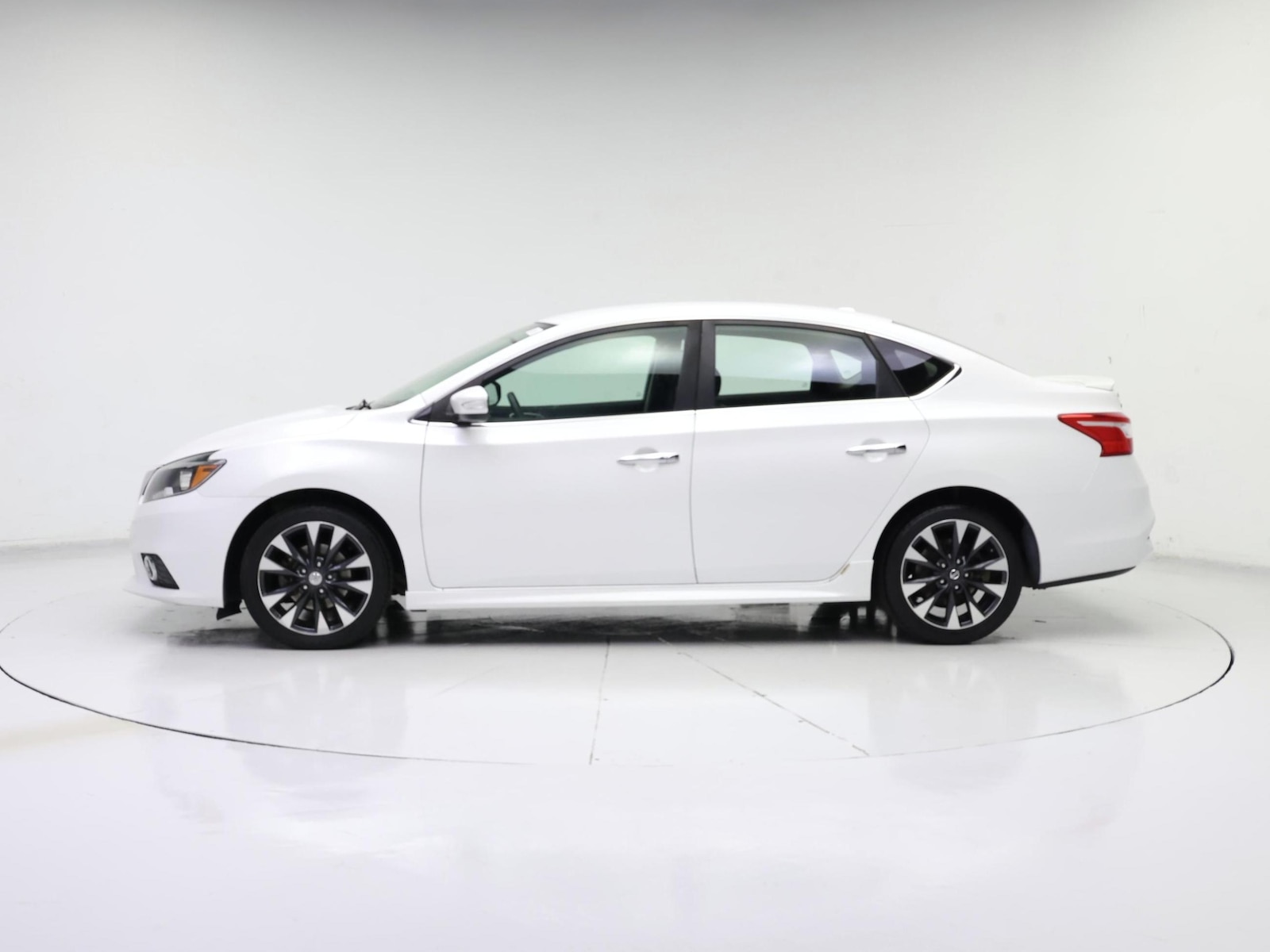 2017 Nissan Sentra SR - Photo 4