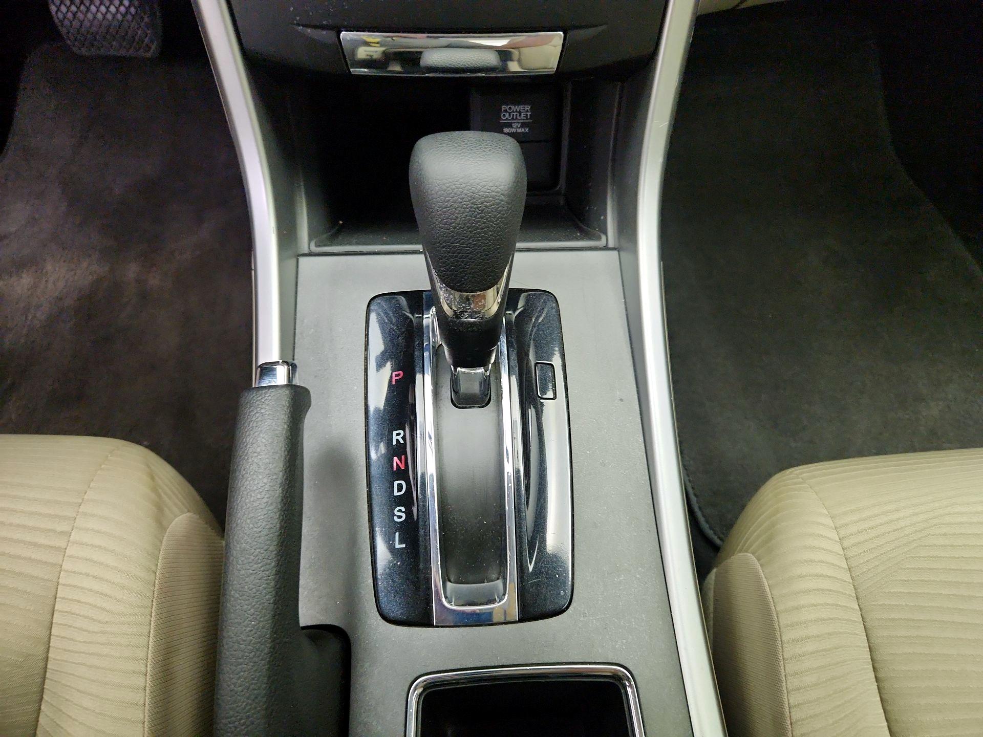 Thumbnail: 2015 Honda Accord - 17