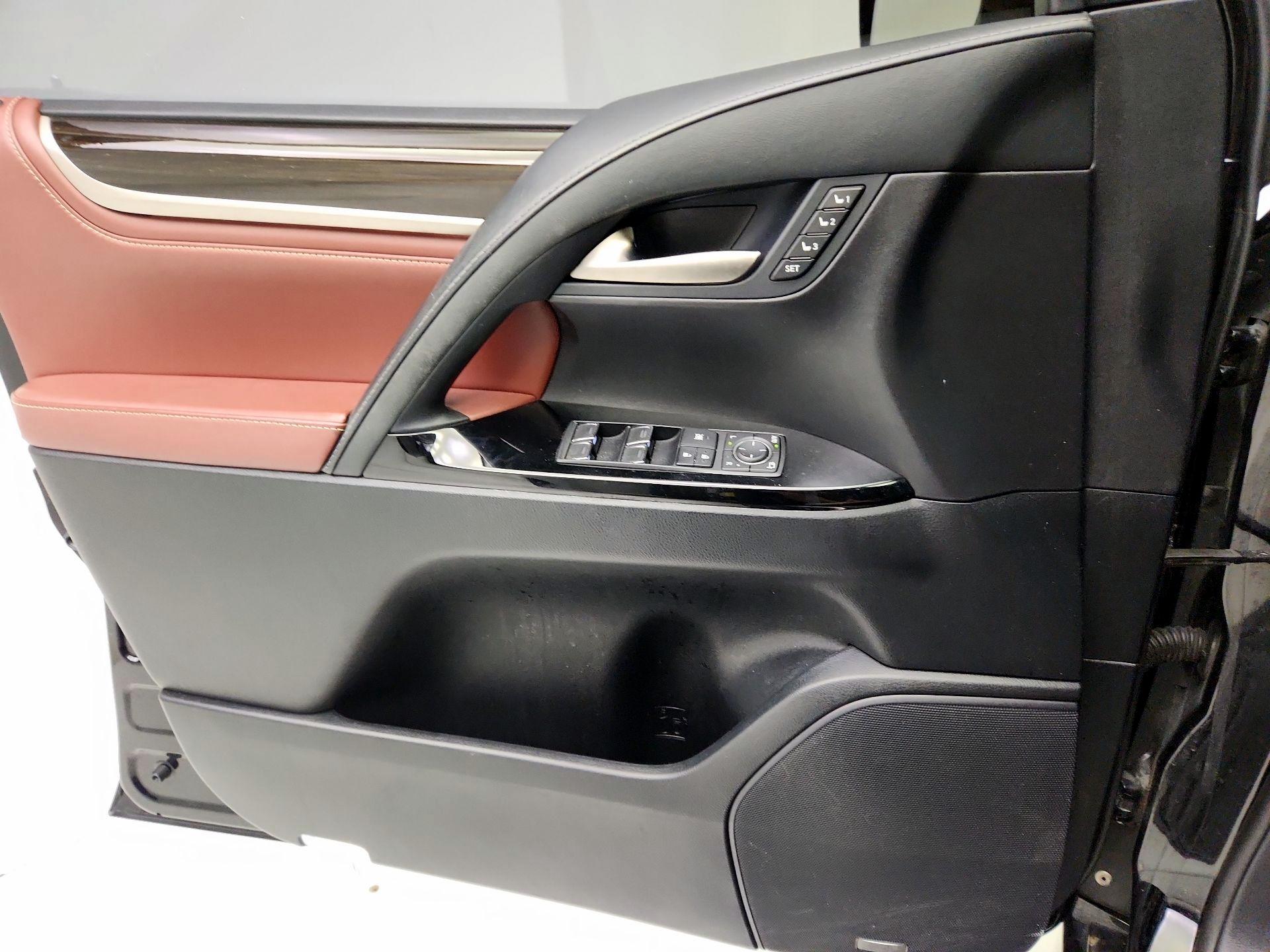Thumbnail: 2019 Lexus LX - 12