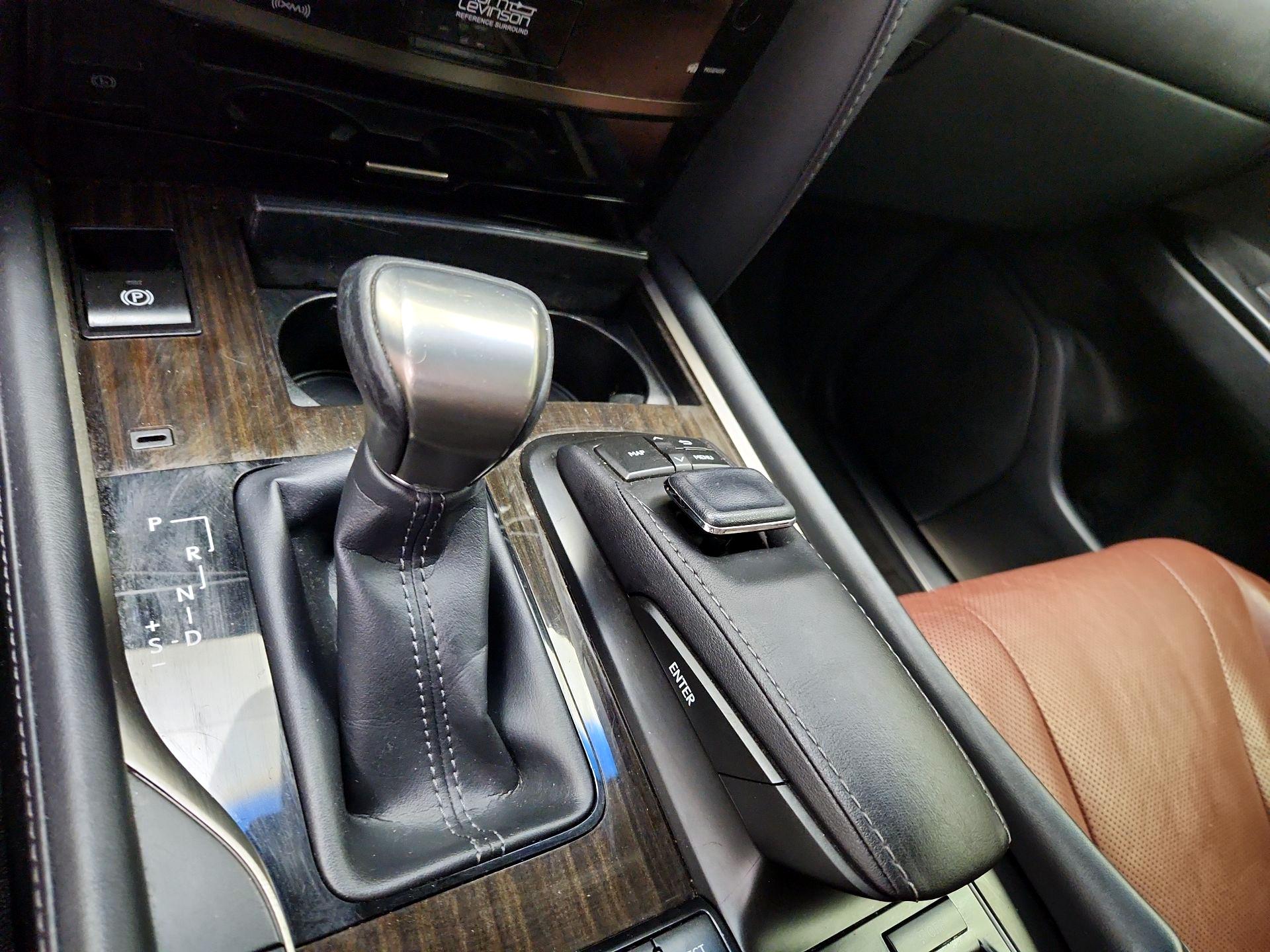 Thumbnail: 2019 Lexus LX - 18