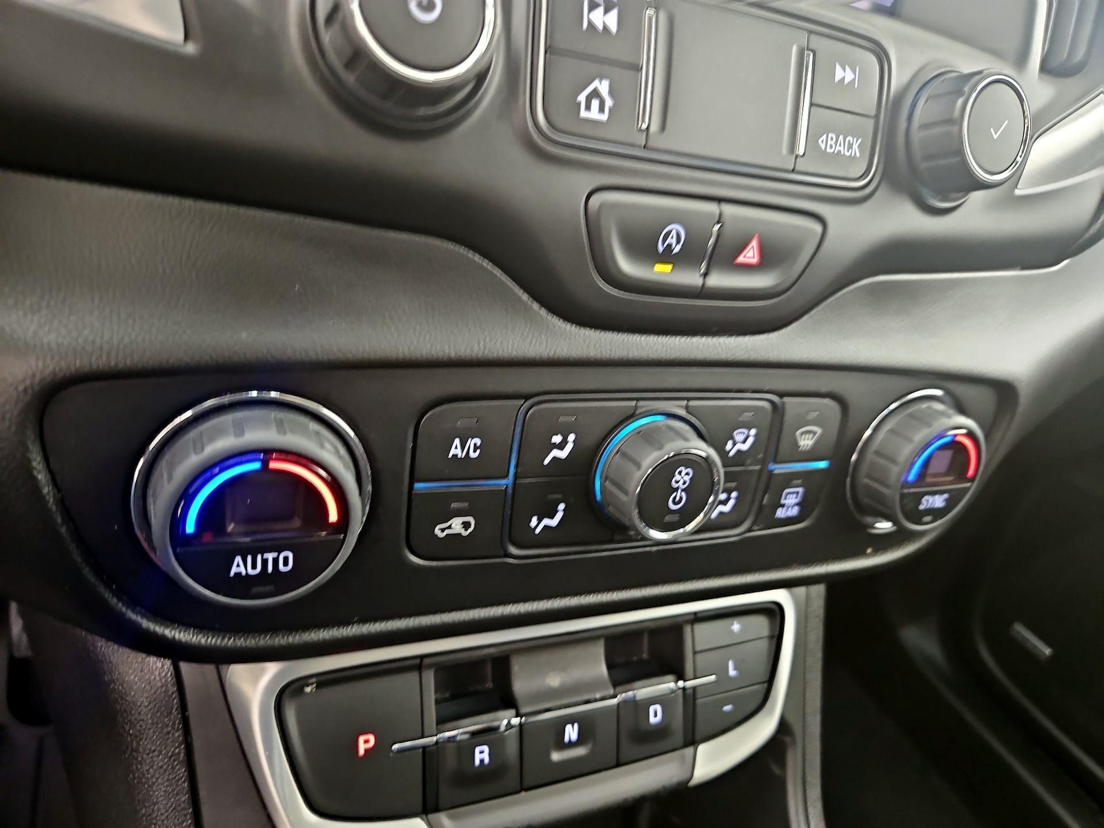 2022 GMC Terrain SLT - Photo 17