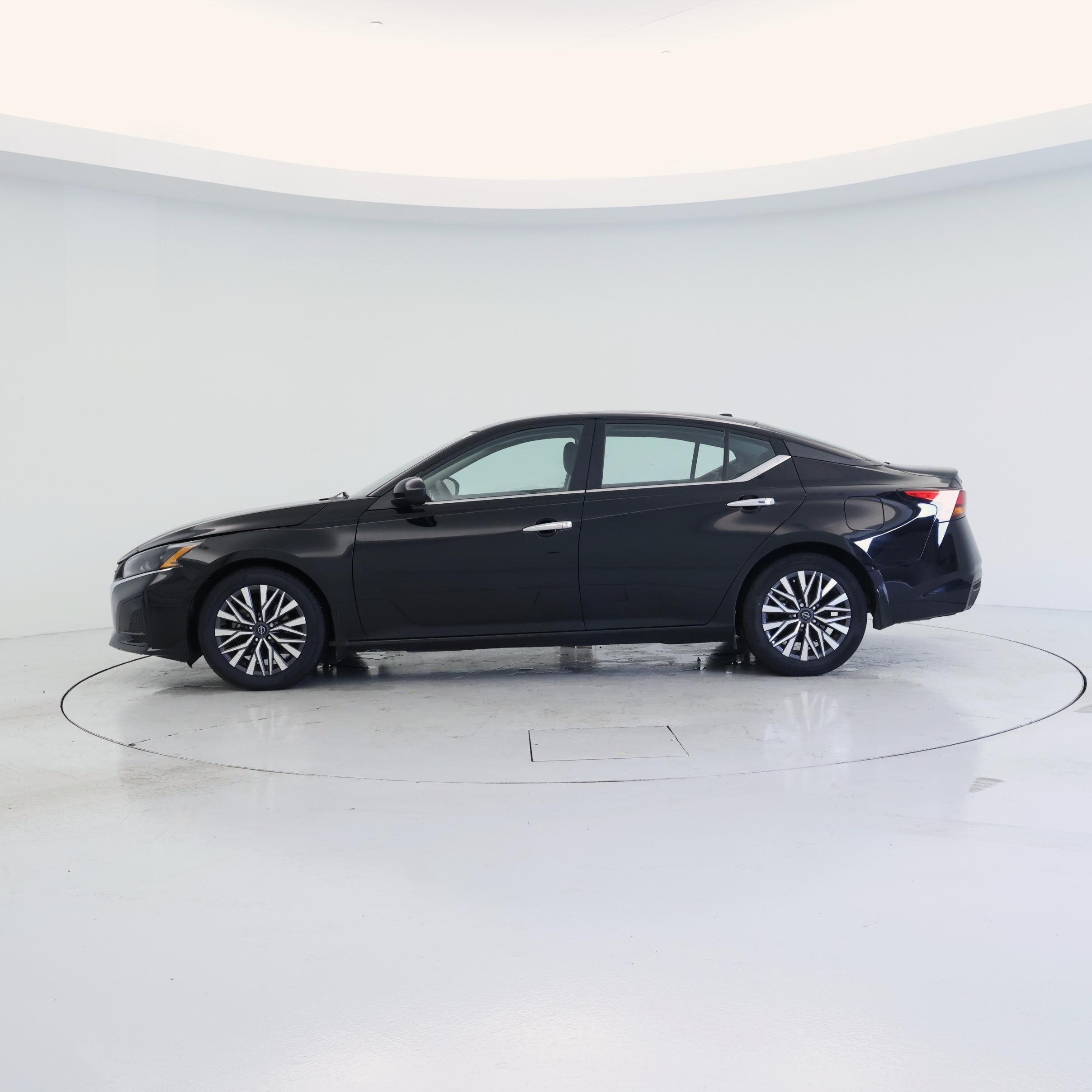 Thumbnail: 2023 Nissan Altima - 3