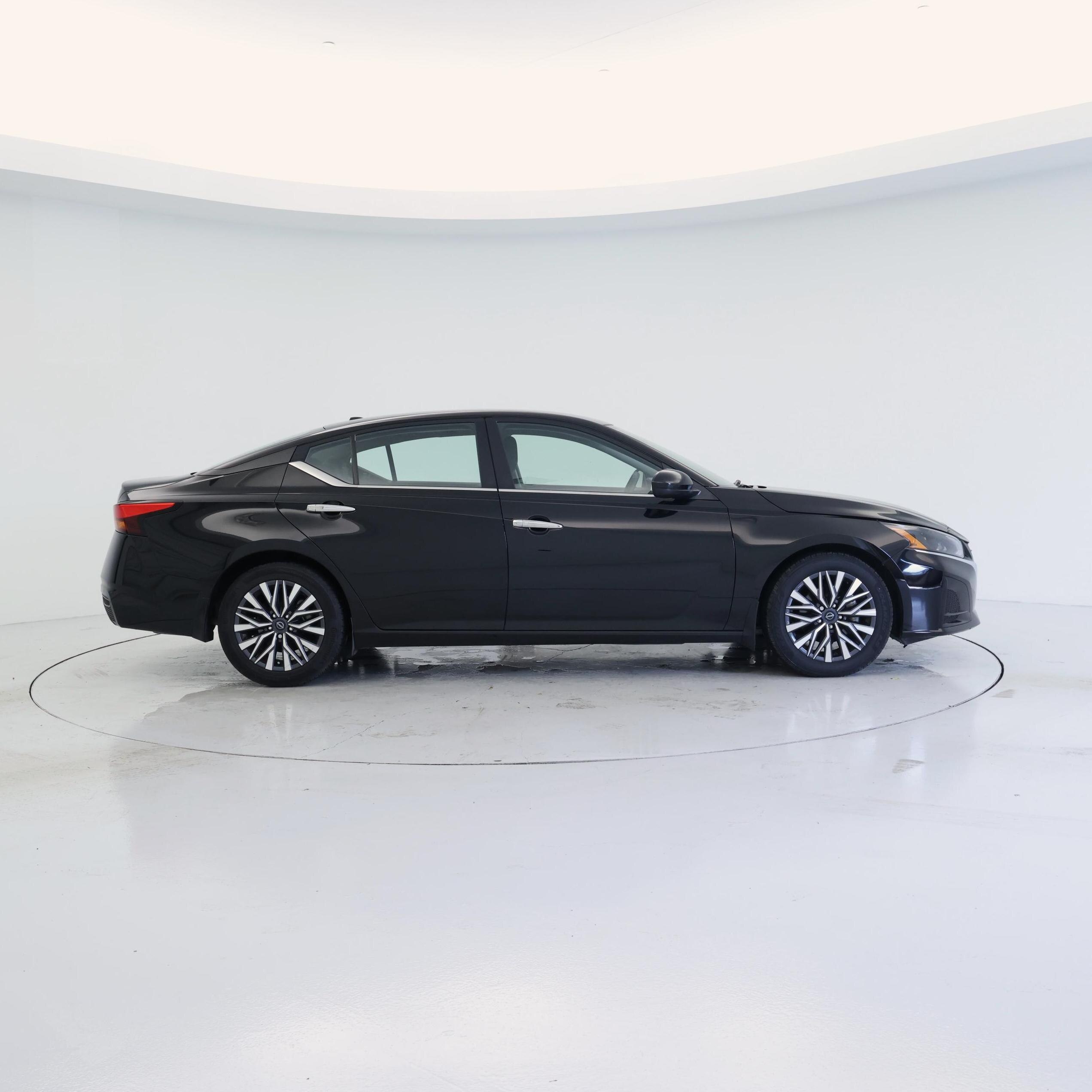 Thumbnail: 2023 Nissan Altima - 7