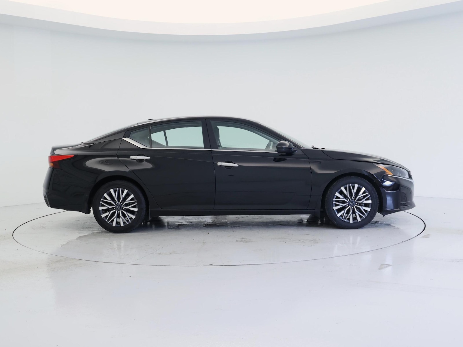 2023 Nissan Altima SV - Photo 8