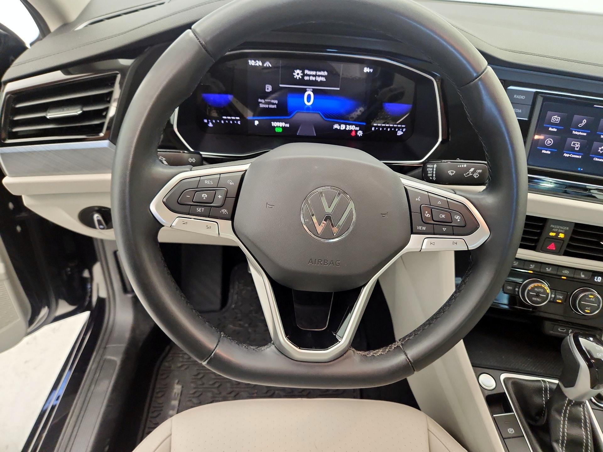 Thumbnail: 2023 Volkswagen Jetta - 10