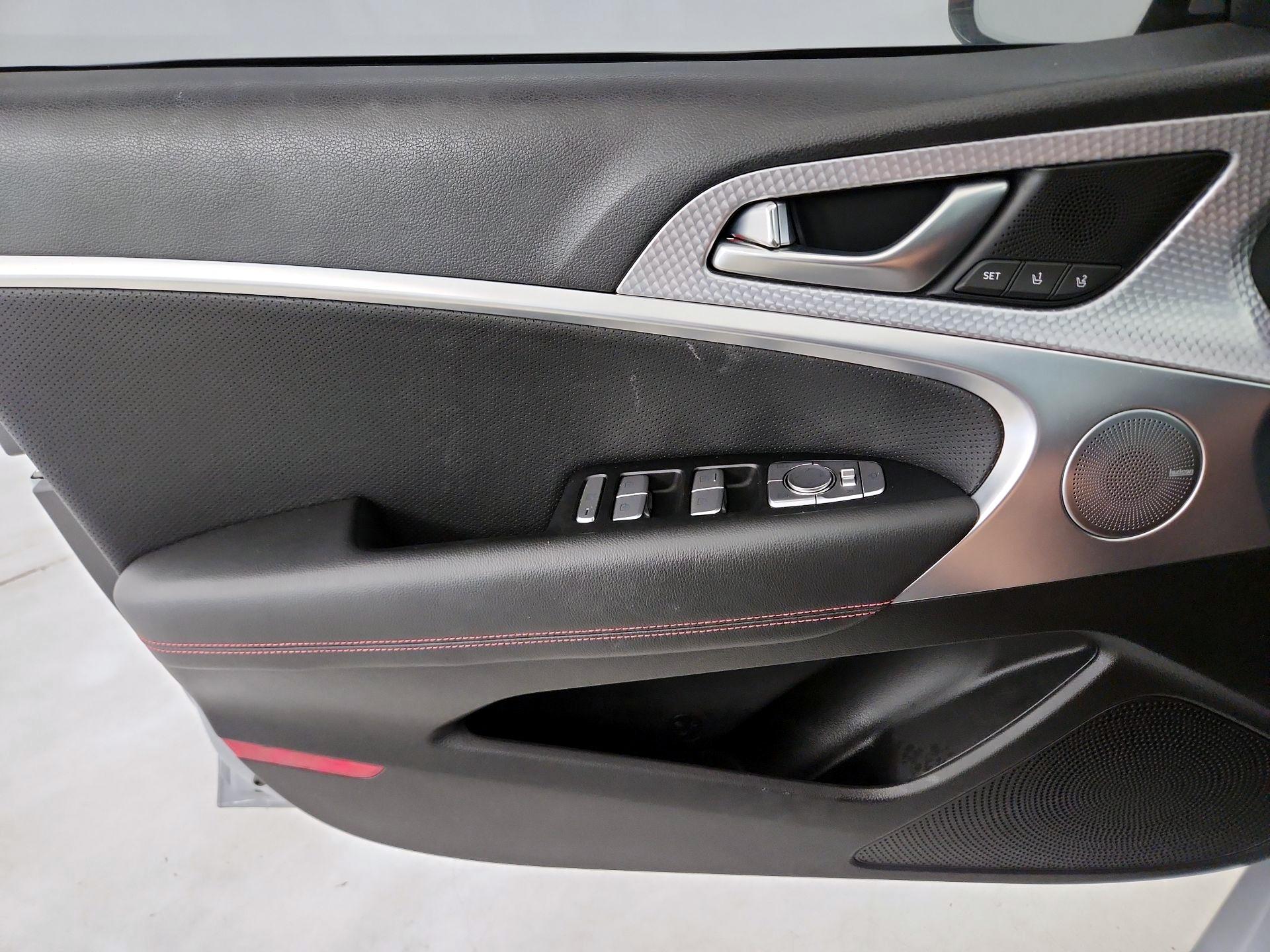 Thumbnail: 2022 Genesis G70 - 12