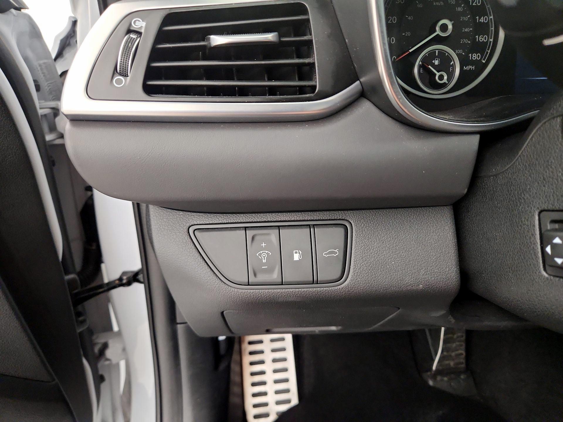 Thumbnail: 2022 Genesis G70 - 13