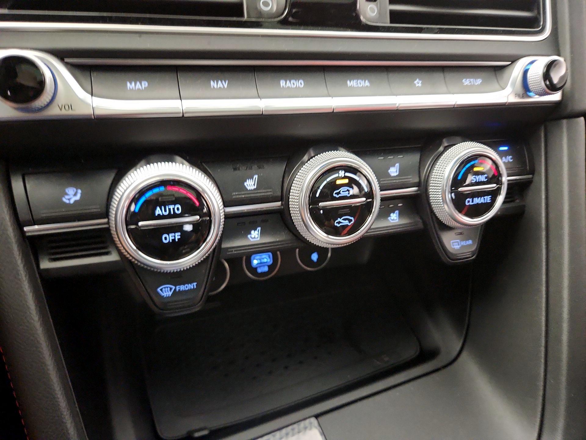 Thumbnail: 2022 Genesis G70 - 17