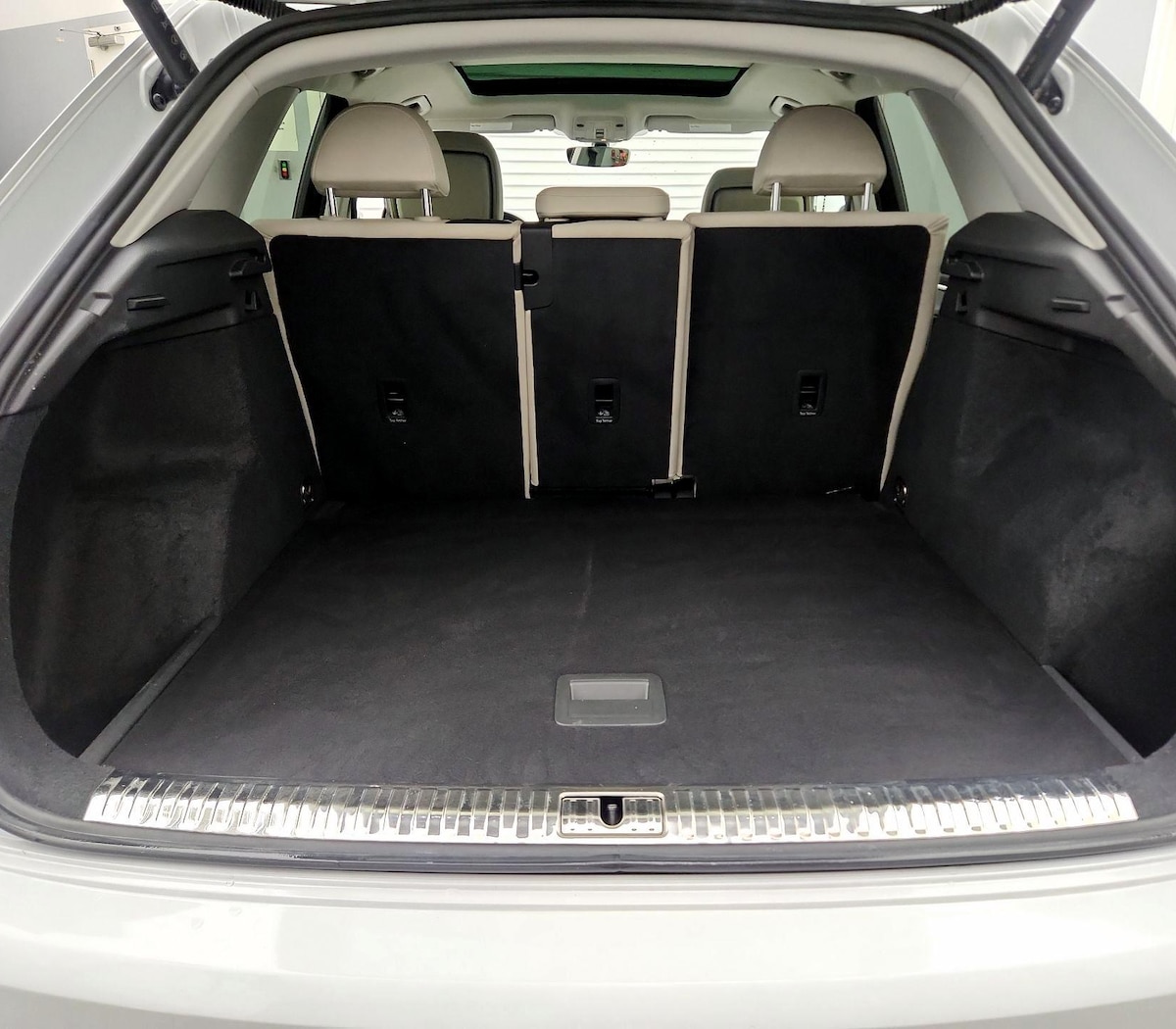 Trunk/Cargo (Seats Up)