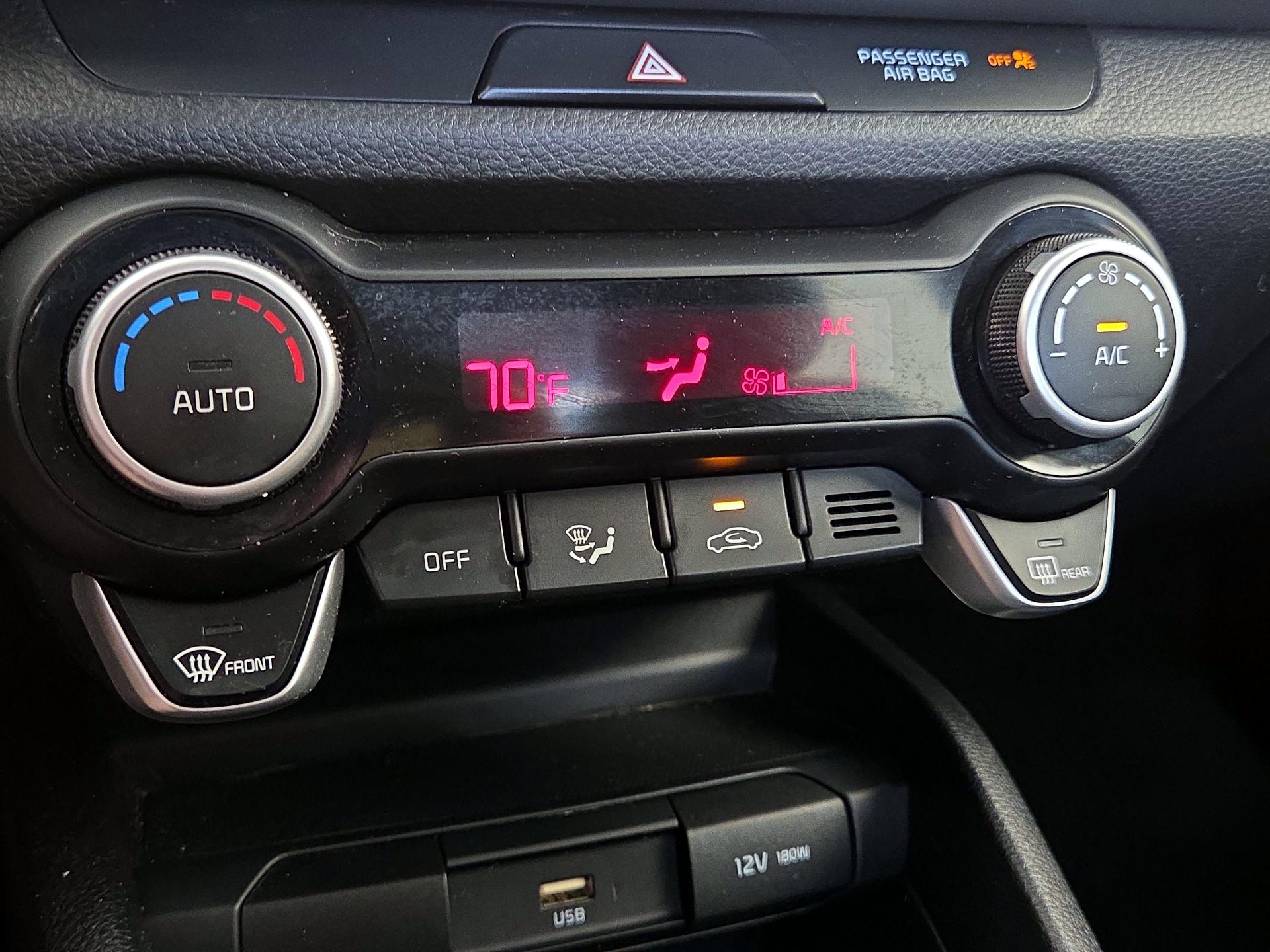 Thumbnail: 2023 Kia Rio - 16