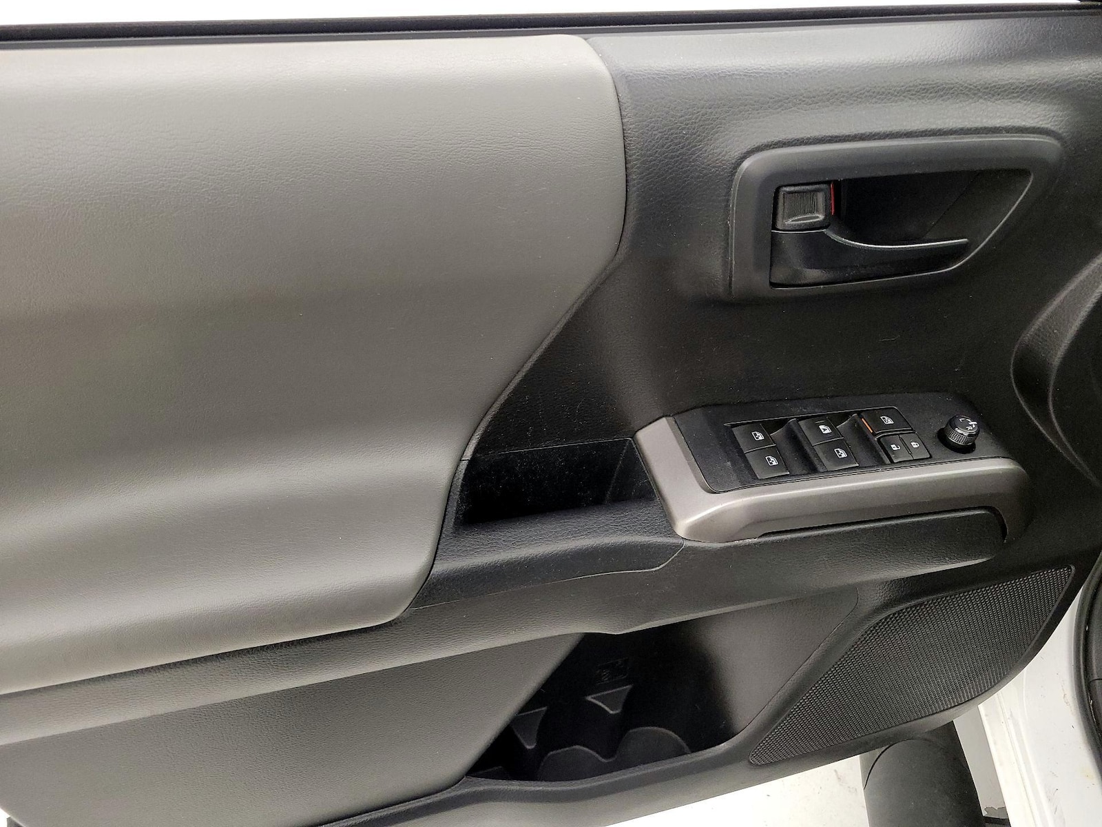 2022 Toyota Tacoma SR5 - Photo 13
