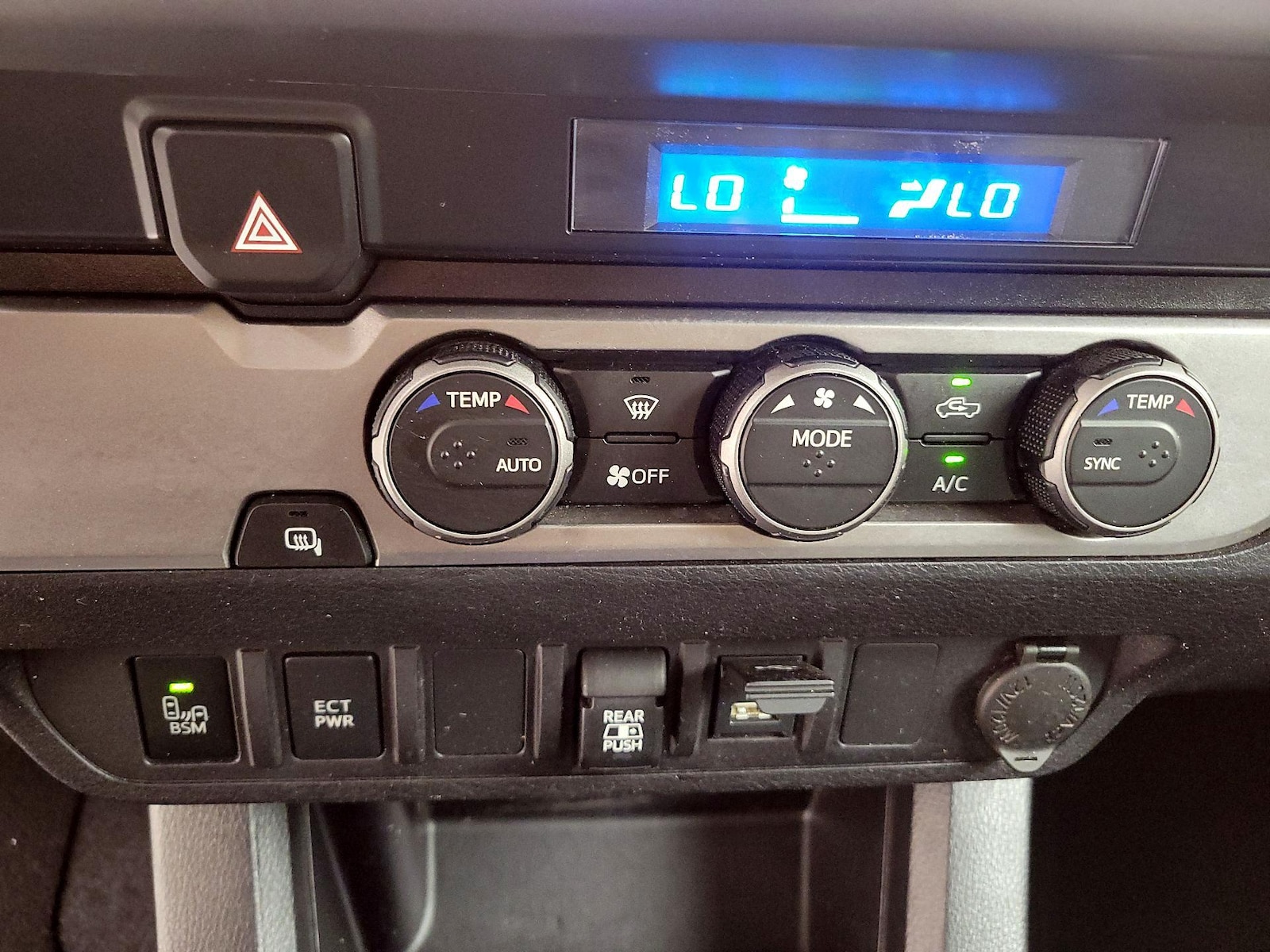 2022 Toyota Tacoma SR5 - Photo 17