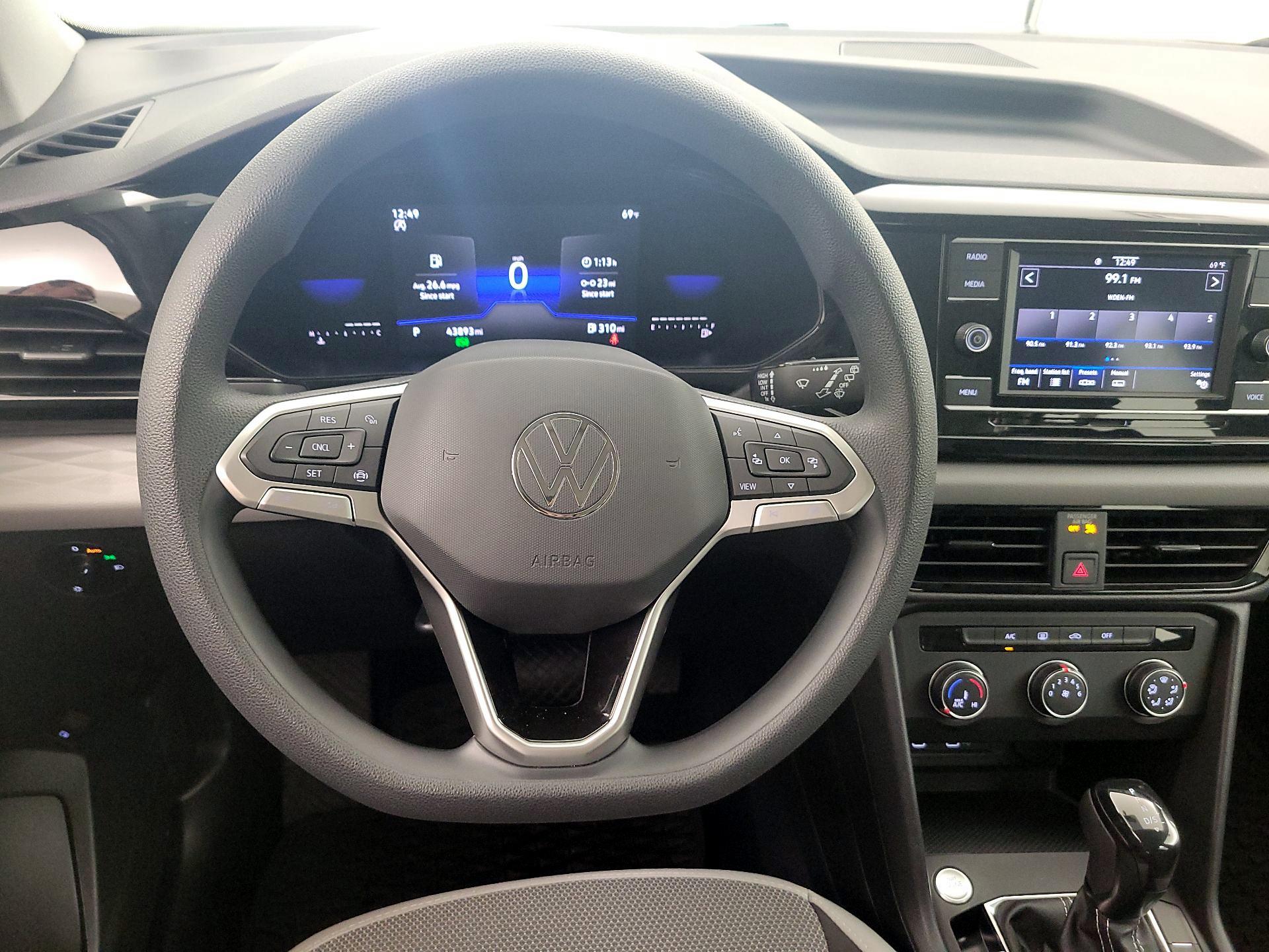 Thumbnail: 2022 Volkswagen Taos - 10