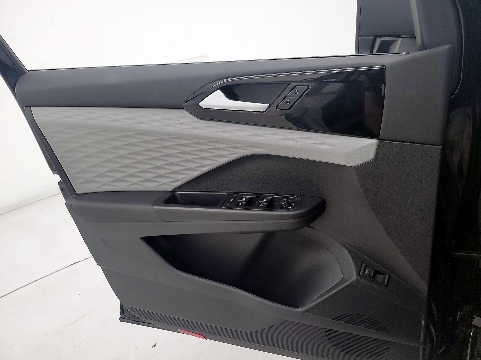 Thumbnail: 2022 Volkswagen Taos - 12