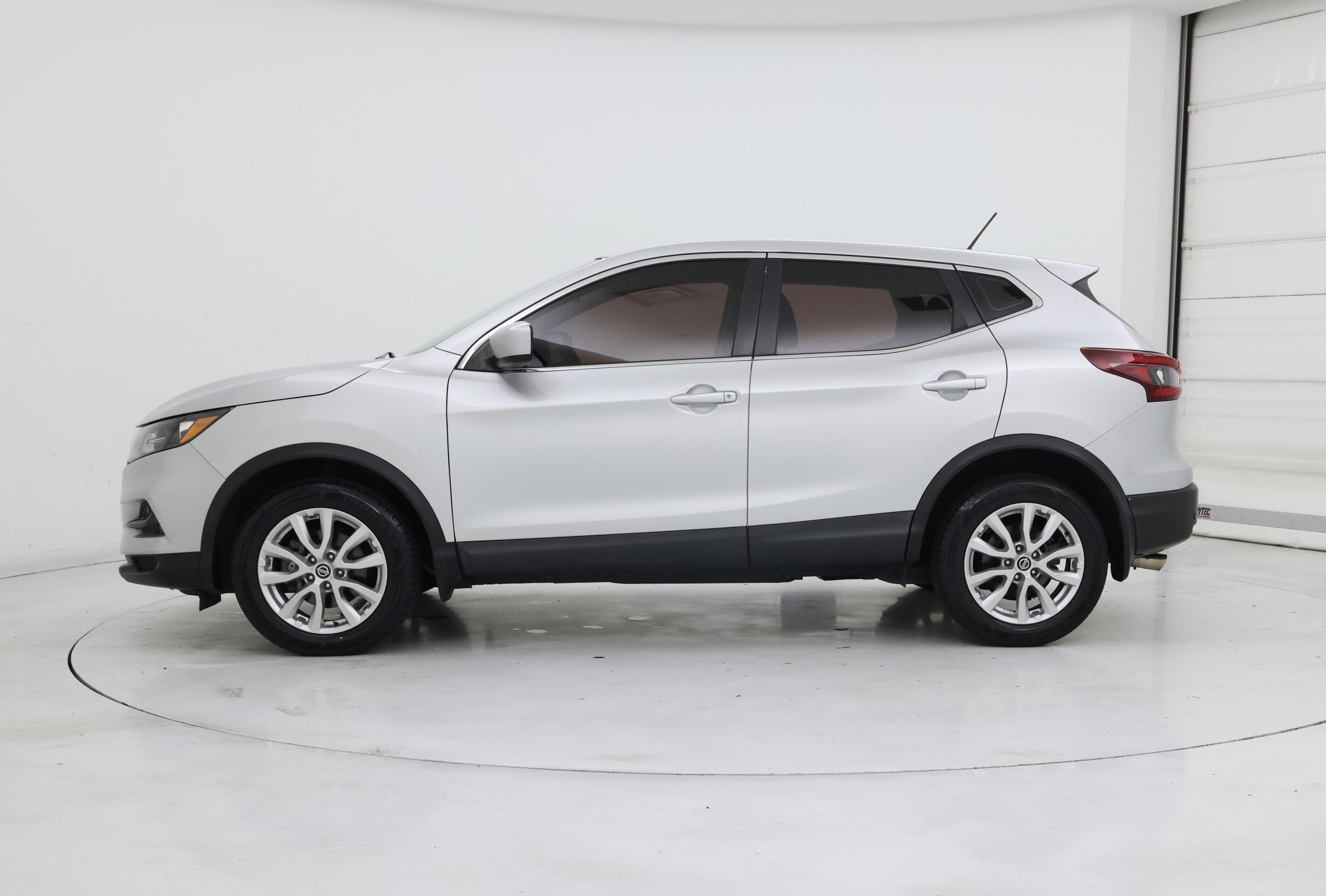 Thumbnail: 2021 Nissan Rogue Sport - 3