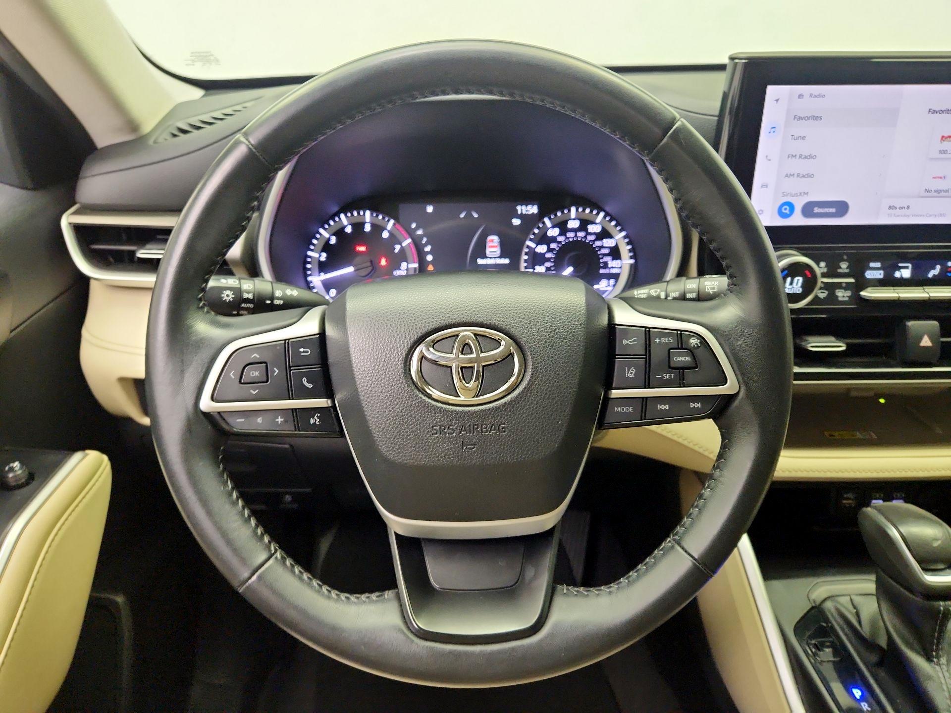 Thumbnail: 2023 Toyota Highlander - 10