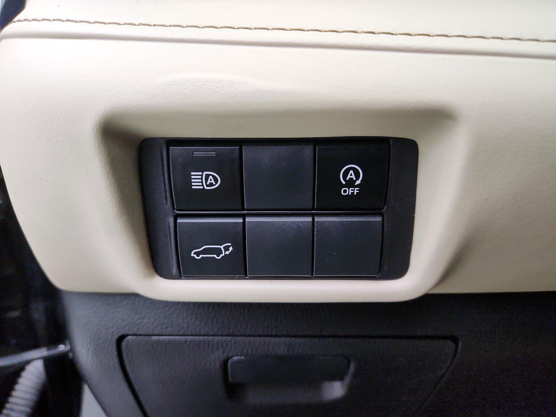 Thumbnail: 2023 Toyota Highlander - 13
