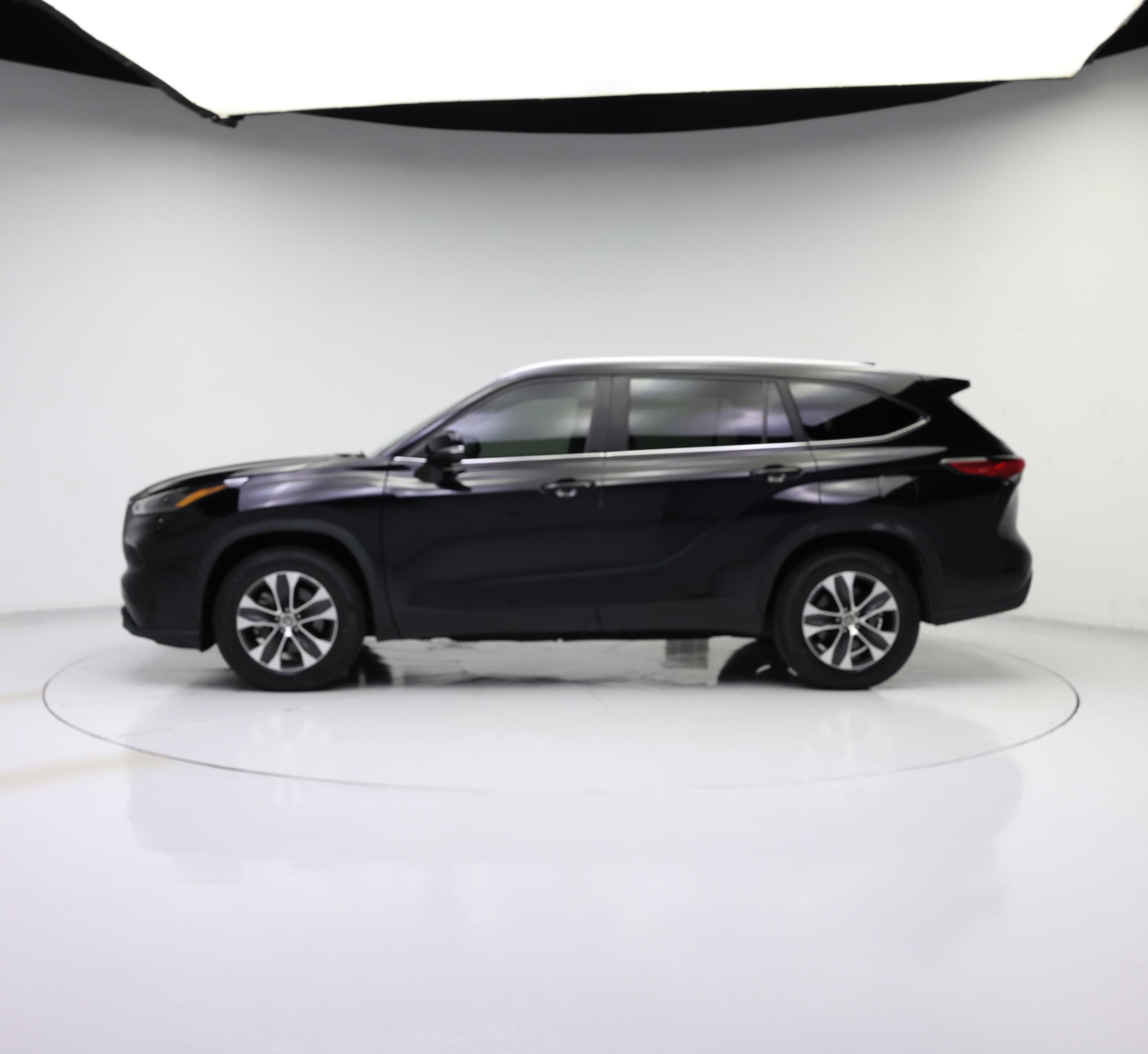Thumbnail: 2023 Toyota Highlander - 3