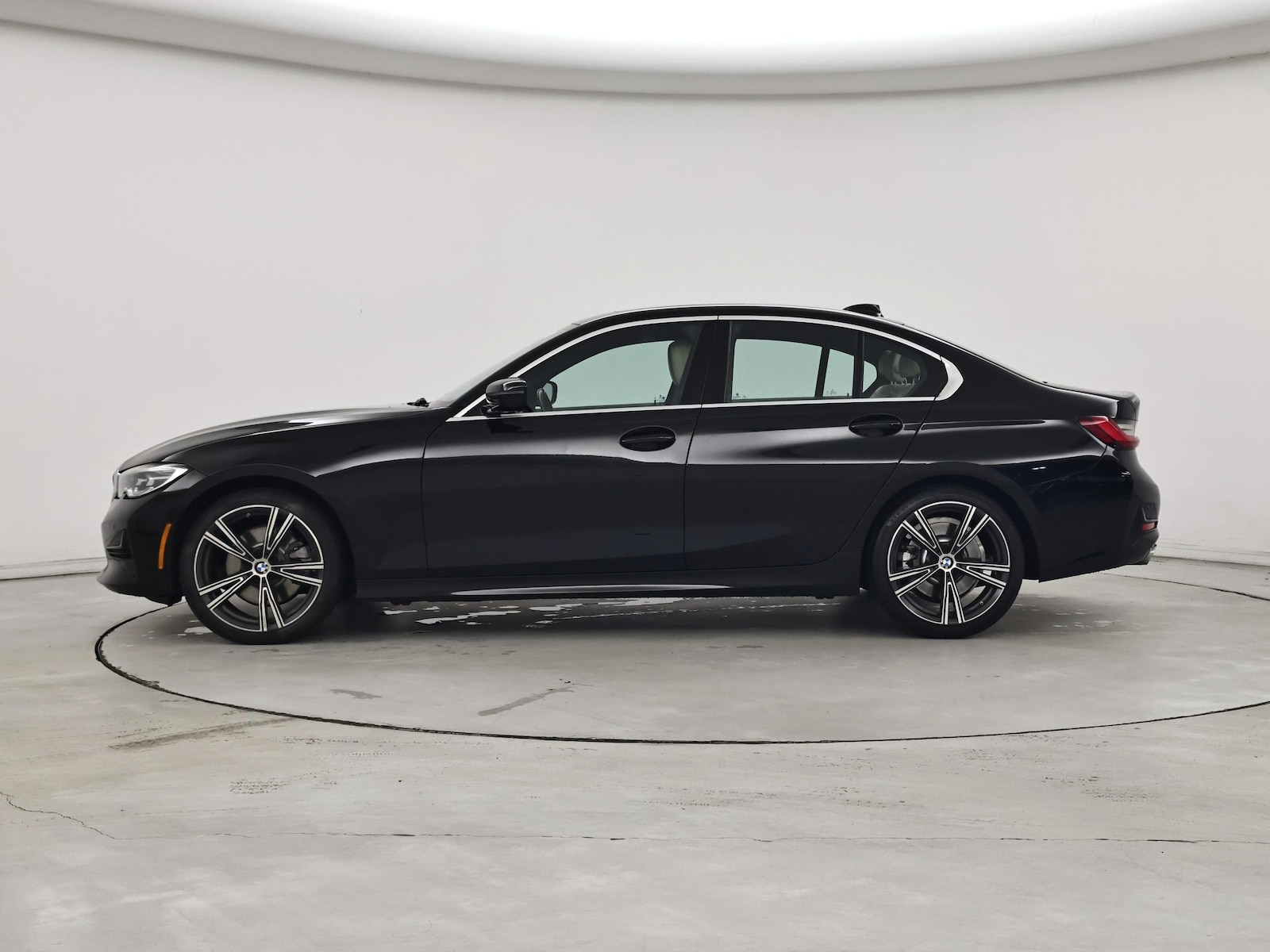2022 BMW 3 Series 330i - Photo 4