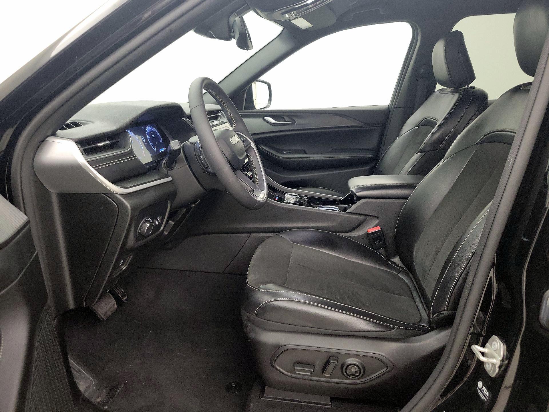 Thumbnail: 2023 Jeep Grand Cherokee - 11