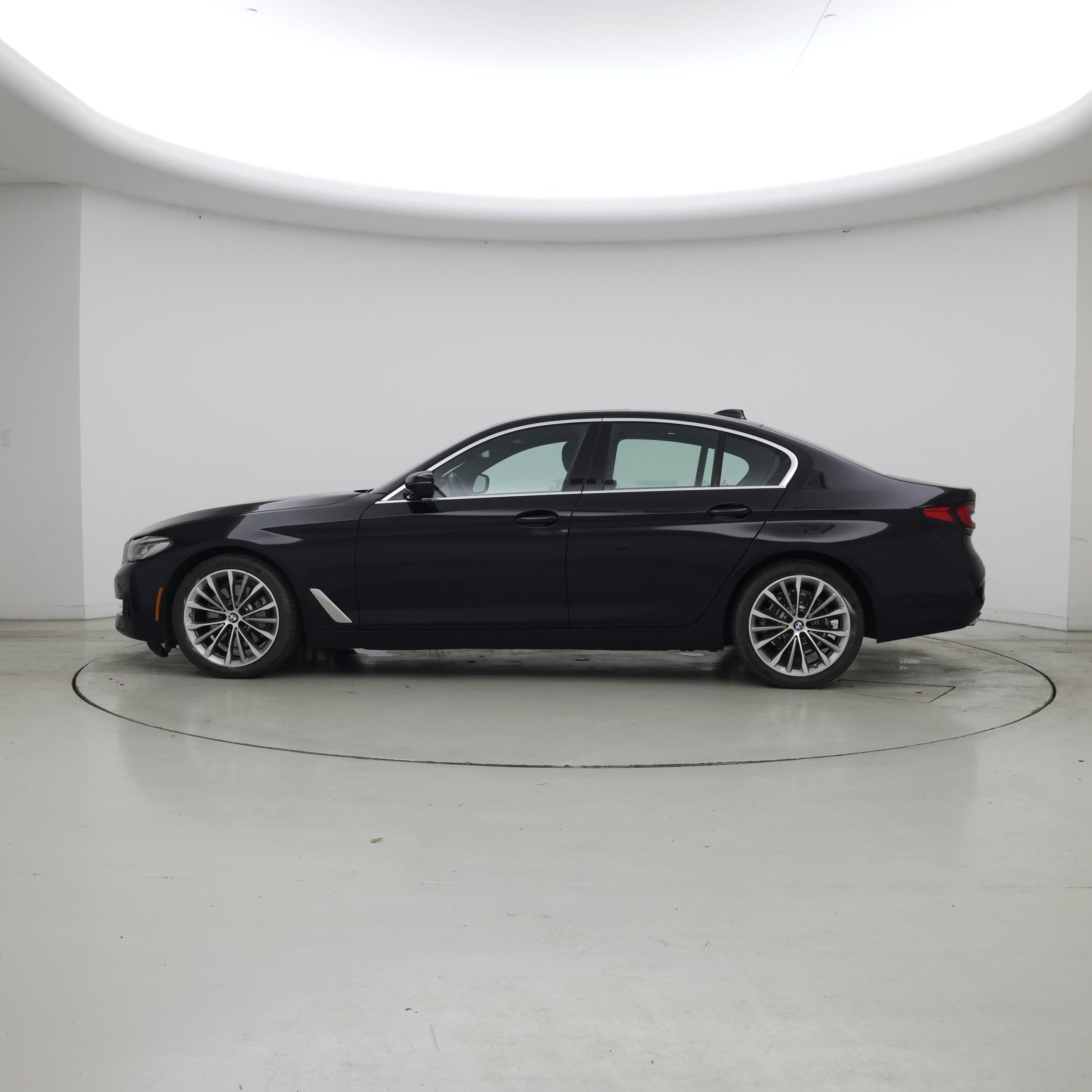 Thumbnail: 2022 BMW 5 Series - 3