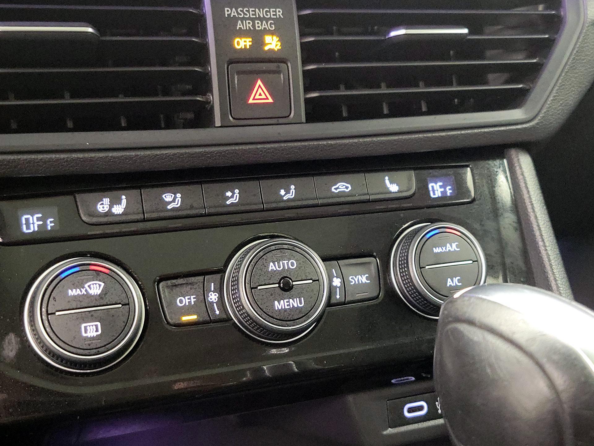 Thumbnail: 2021 Volkswagen Jetta - 16