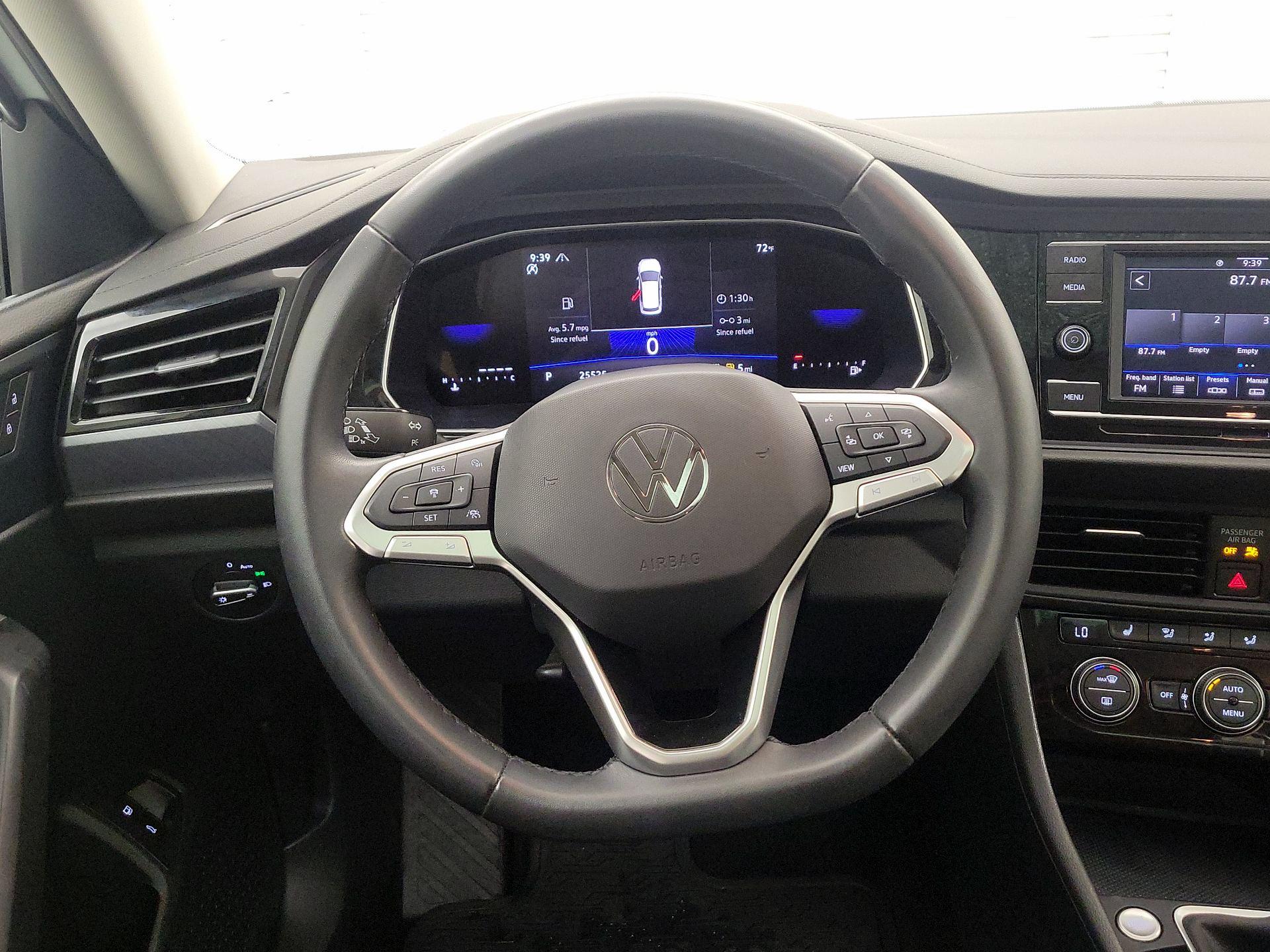 Thumbnail: 2024 Volkswagen Jetta - 10