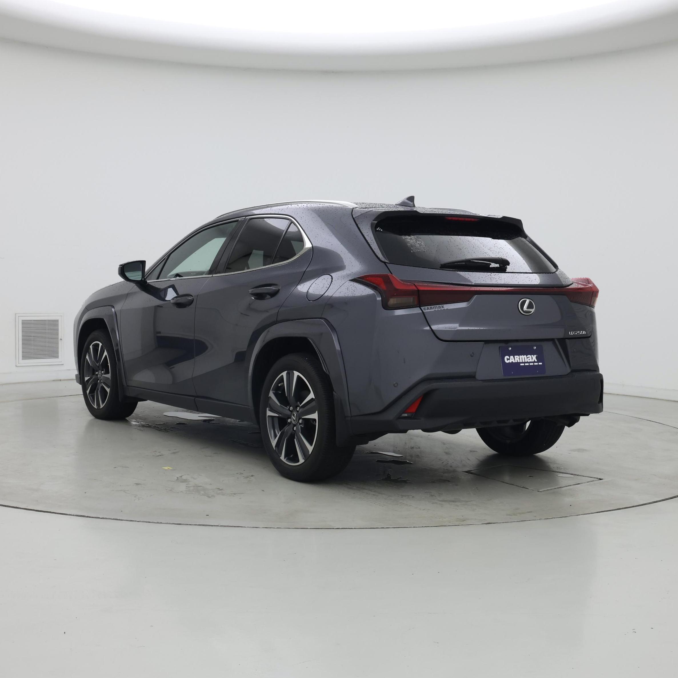 Thumbnail: 2024 Lexus UX - 2