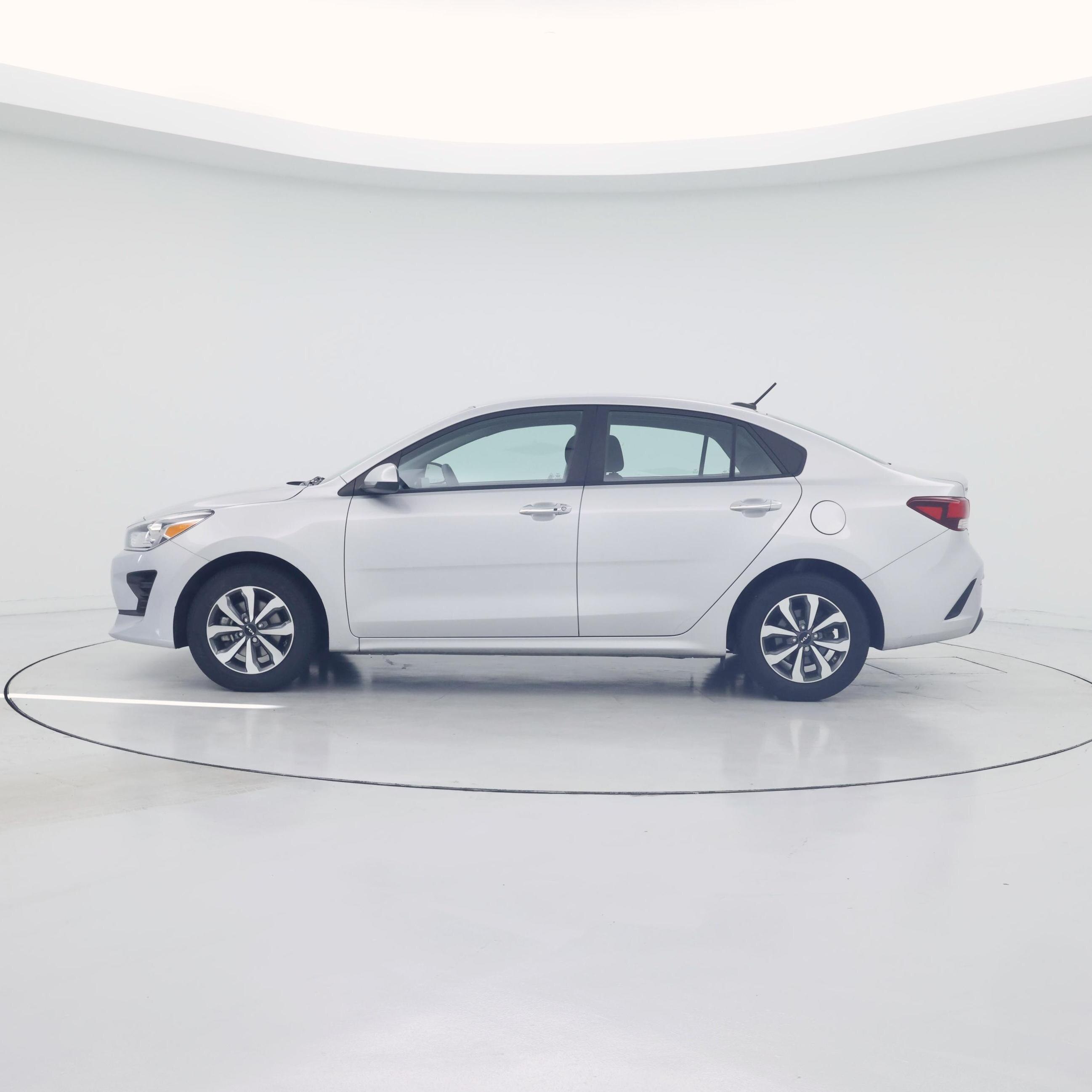Thumbnail: 2023 Kia Rio - 3