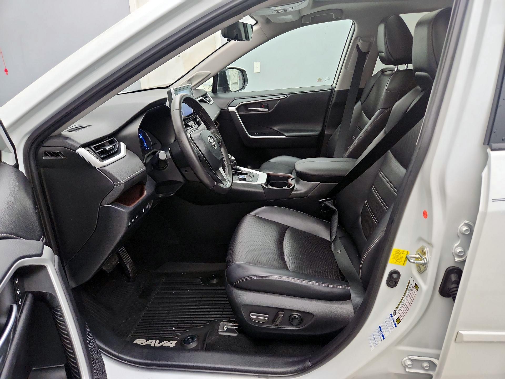 Thumbnail: 2020 Toyota RAV4 - 11