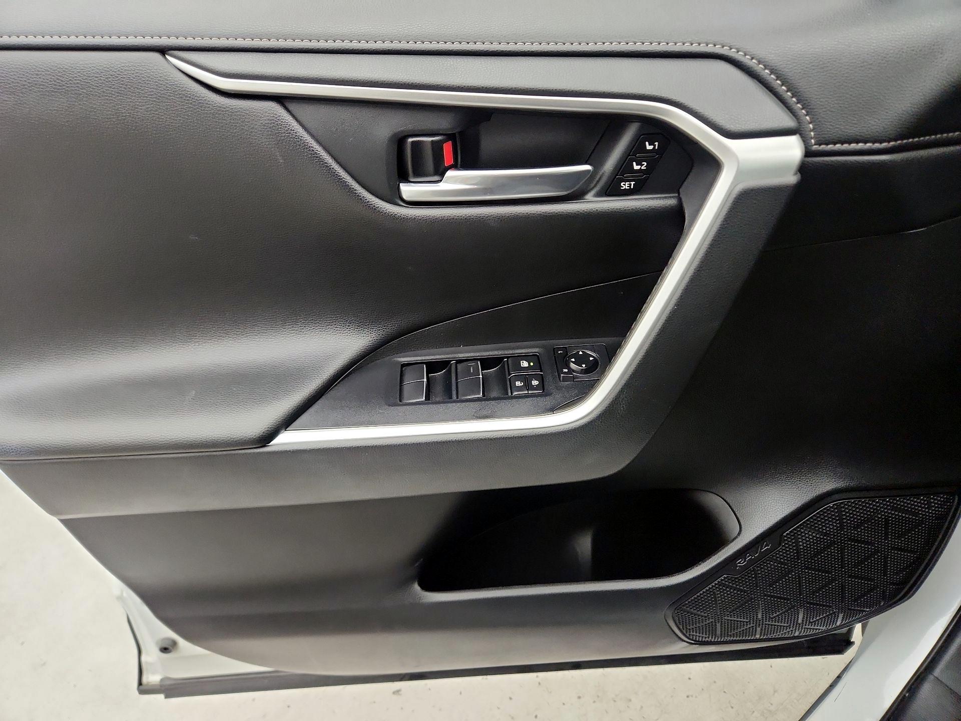 Thumbnail: 2020 Toyota RAV4 - 12
