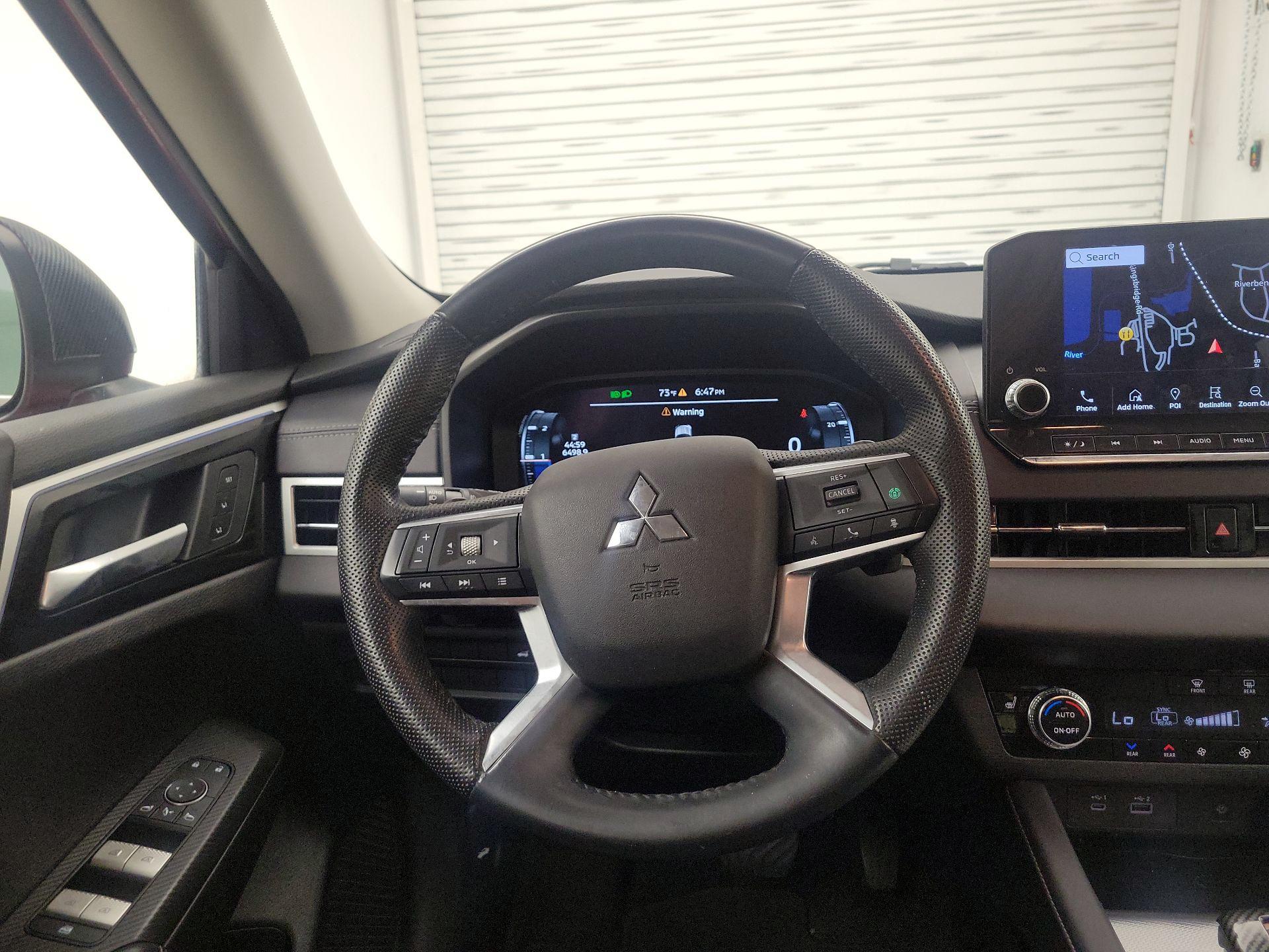 Thumbnail: 2023 Mitsubishi Outlander - 10